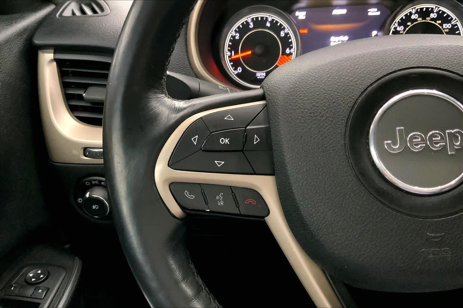 Thumbnail: 2015 Jeep Cherokee - 23