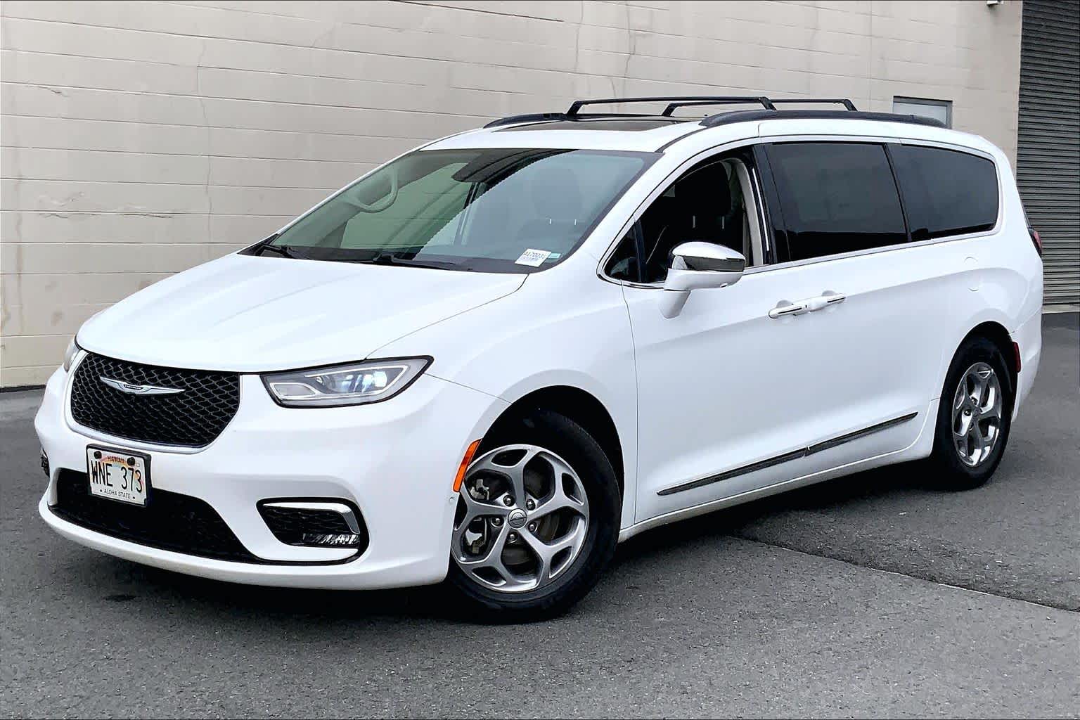 2022 Chrysler Pacifica Limited's photo