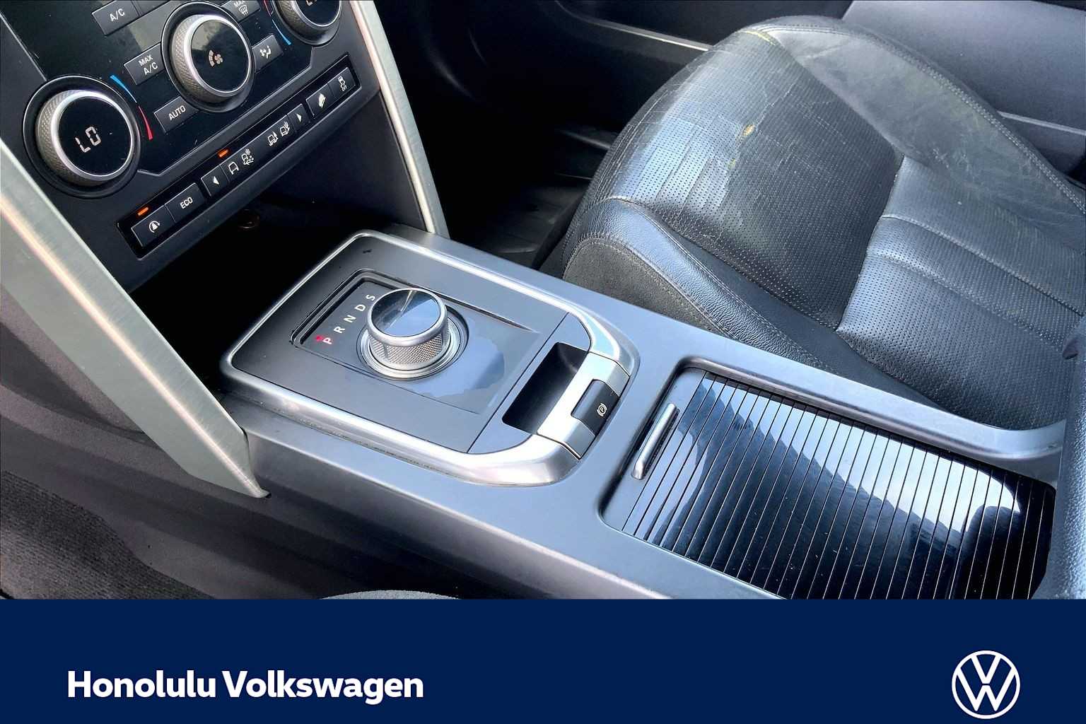 Thumbnail: 2016 Land Rover Discovery Sport - 16