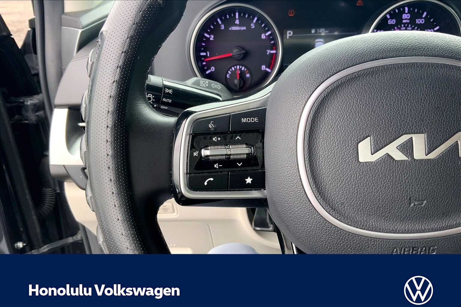 Thumbnail: 2023 Kia Carnival - 24