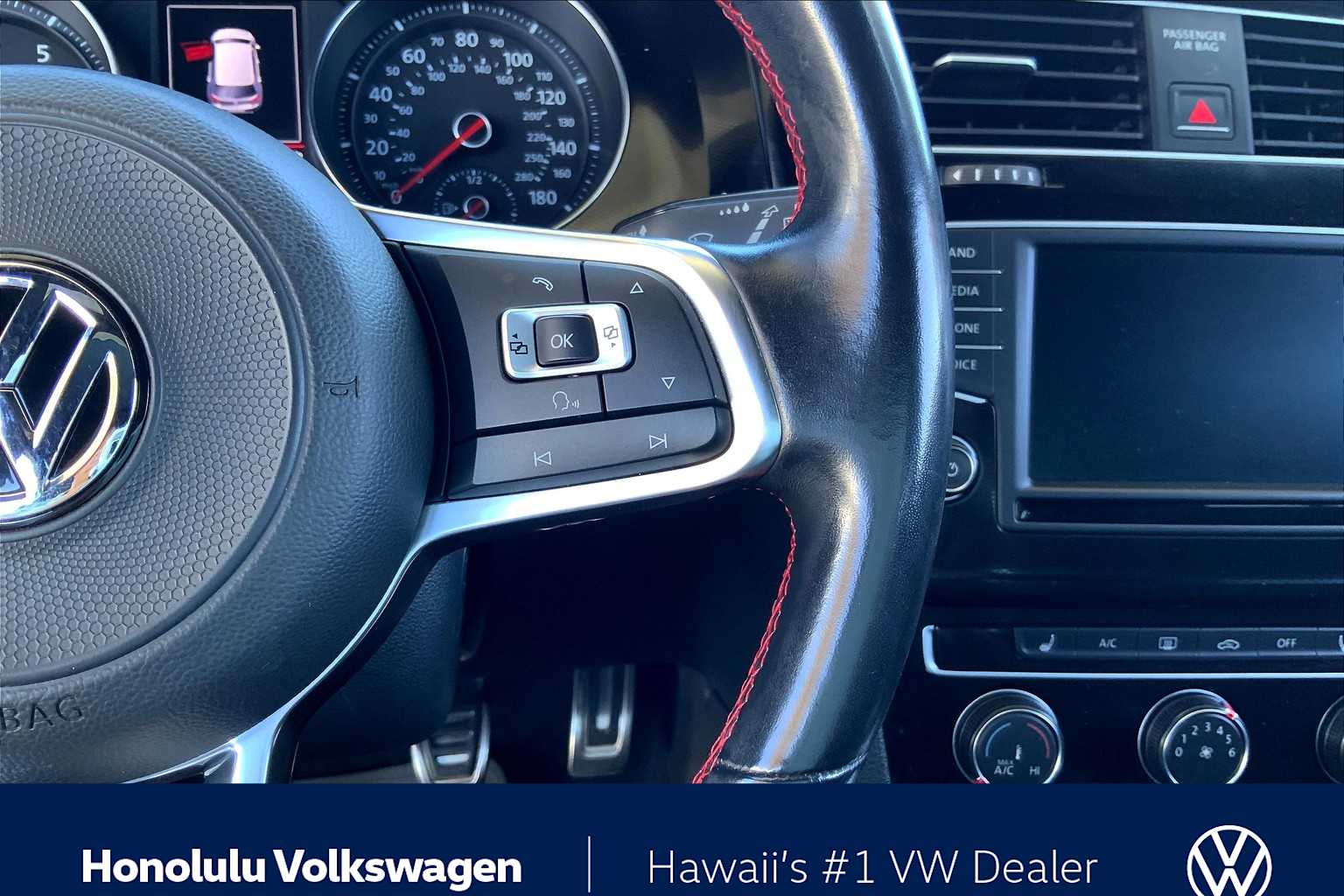 Thumbnail: 2017 Volkswagen Golf - 24