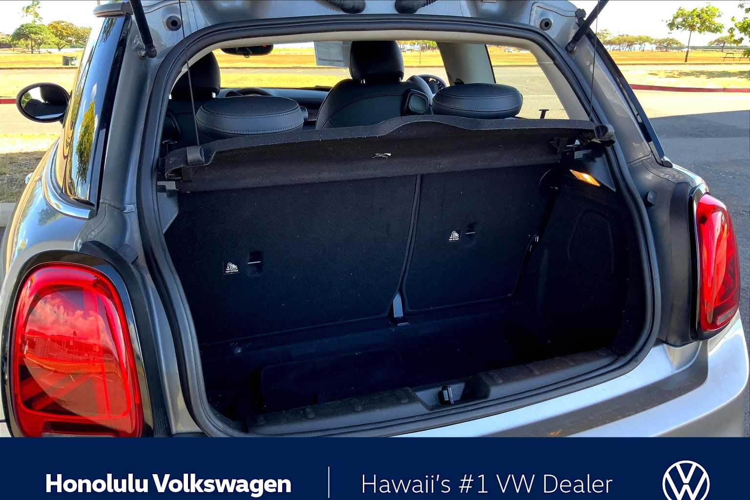 Thumbnail: 2019 MINI Cooper Hardtop - 16
