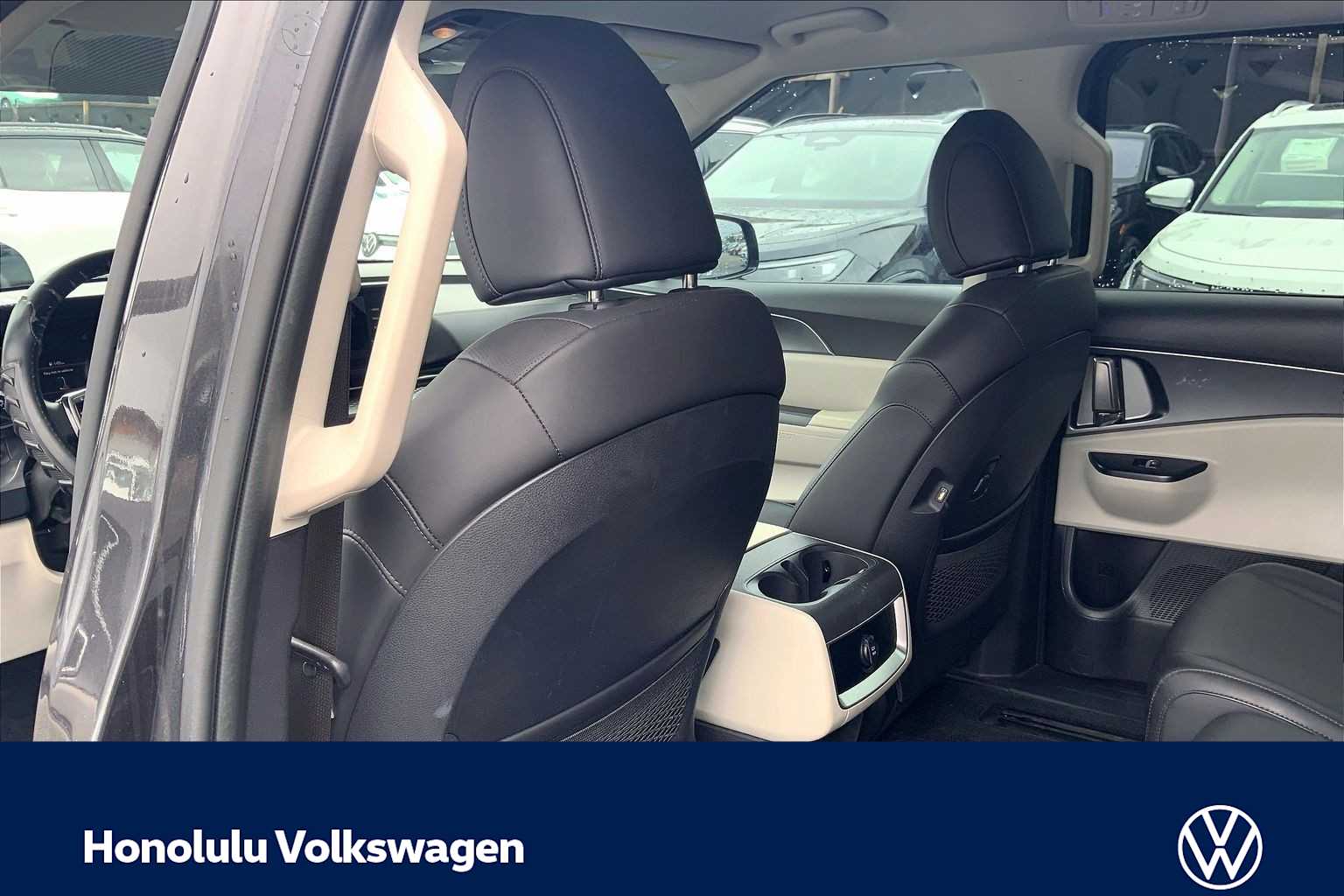 Thumbnail: 2023 Kia Carnival - 12