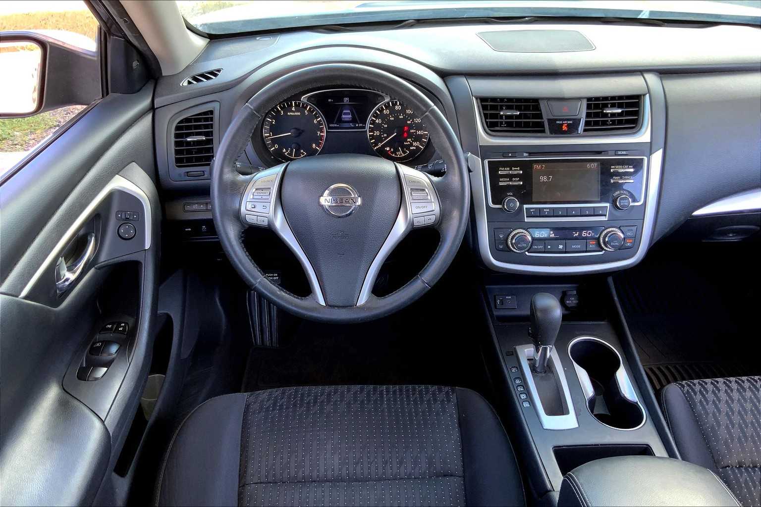 Thumbnail: 2016 Nissan Altima - 13