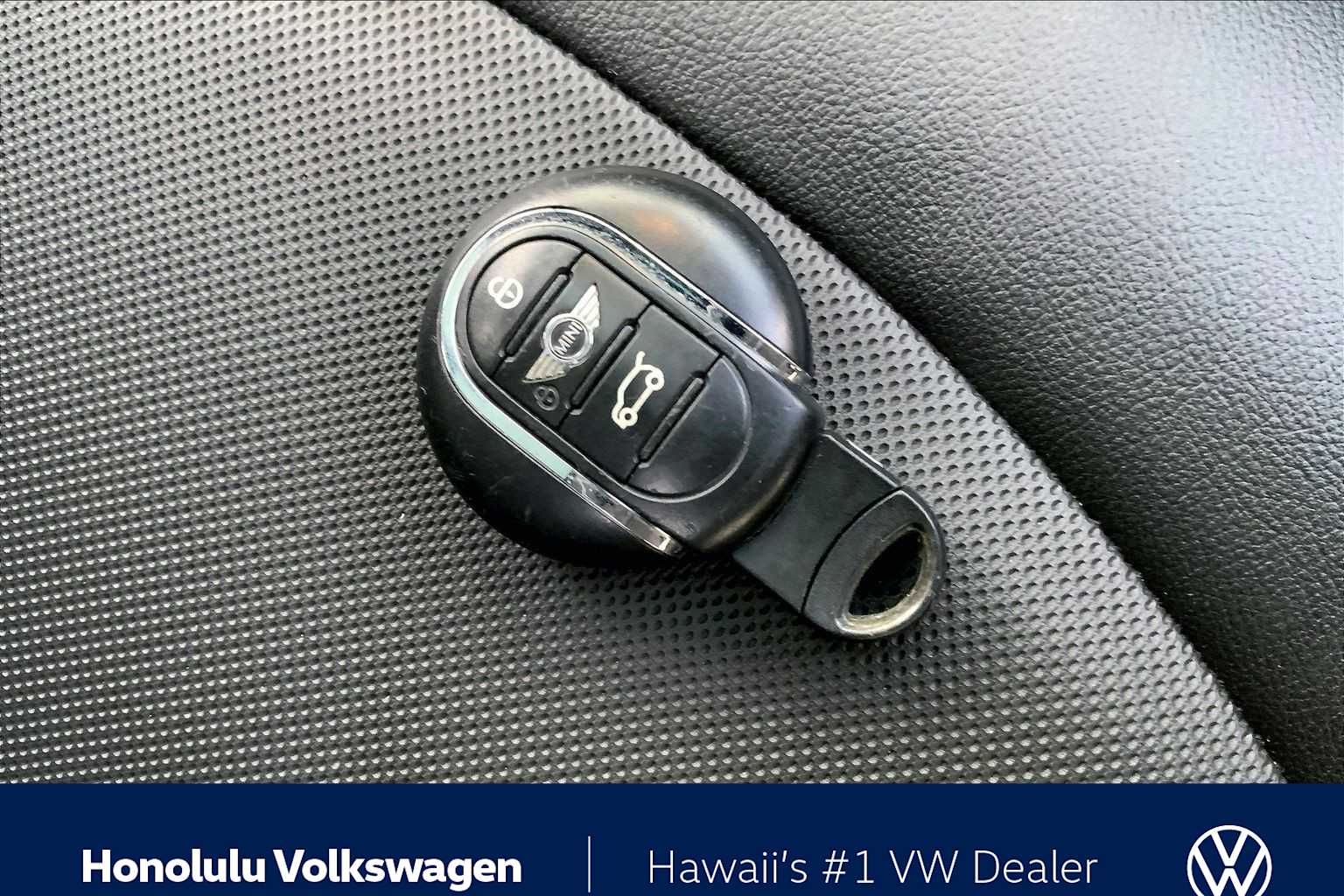 Thumbnail: 2017 MINI Cooper Hardtop - 18