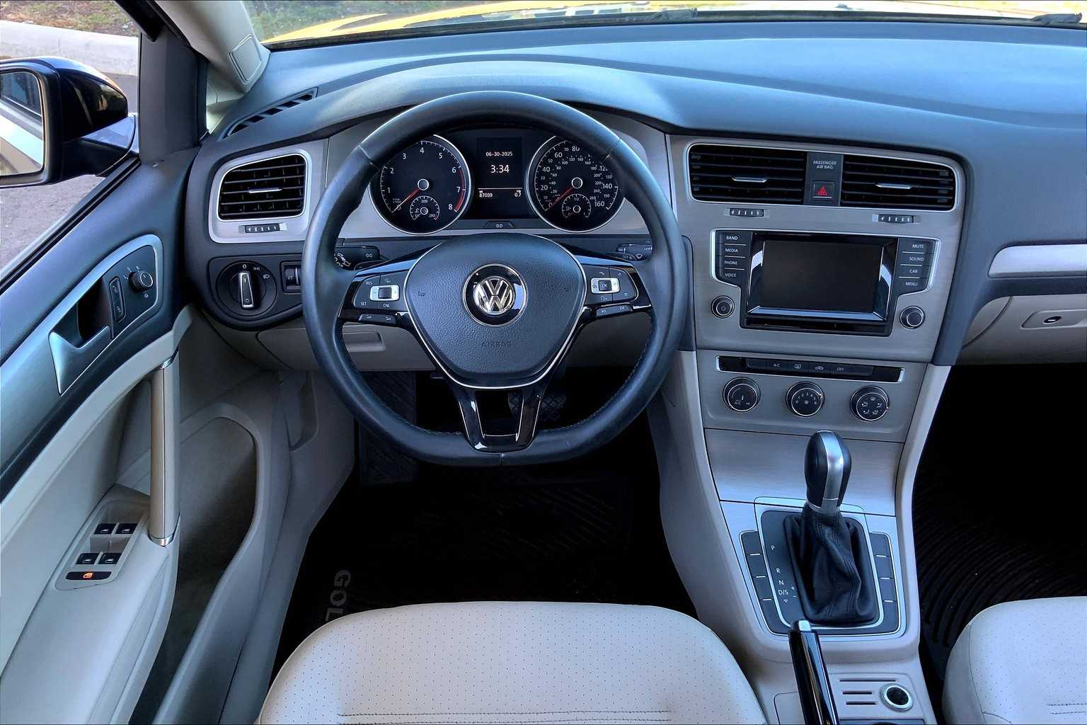 Thumbnail: 2015 Volkswagen e-Golf - 13