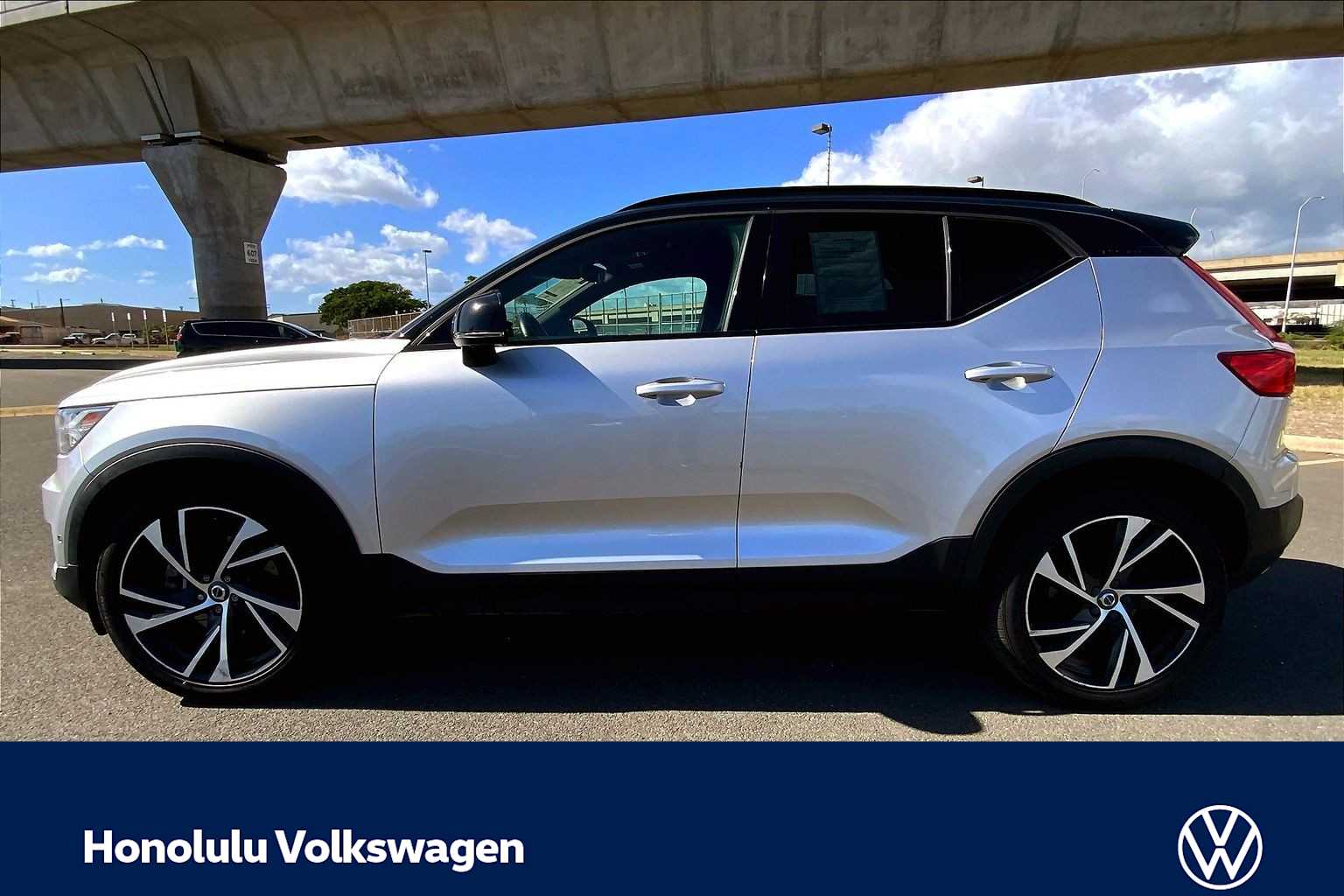 Thumbnail: 2019 Volvo XC40 - 3