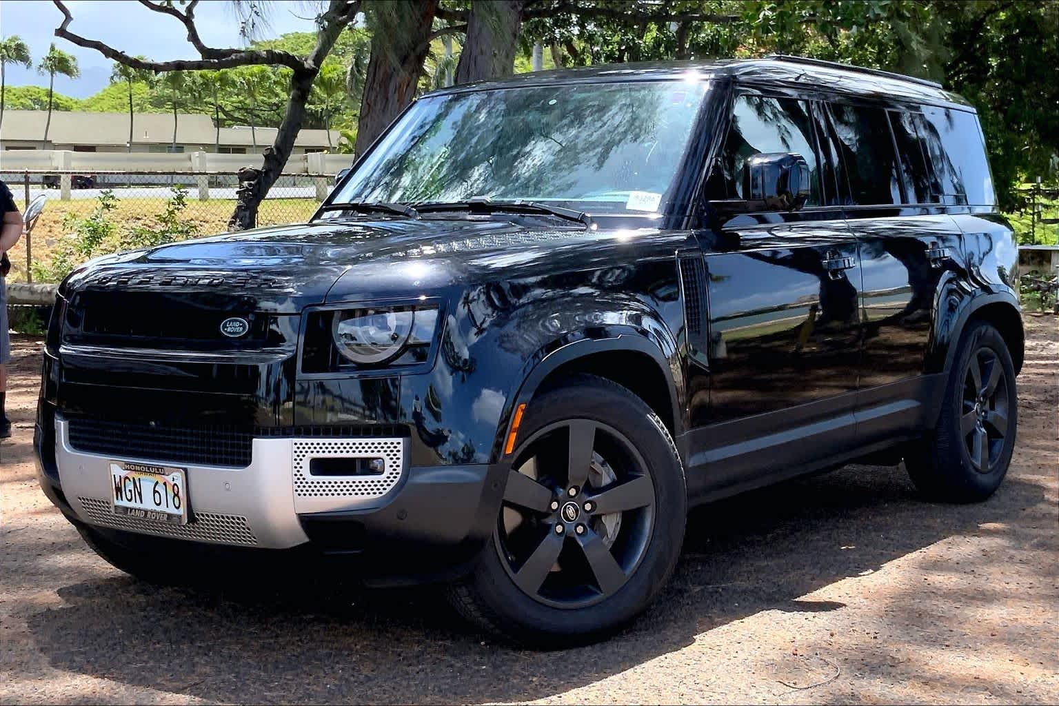 2022 Land Rover Defender SE's photo