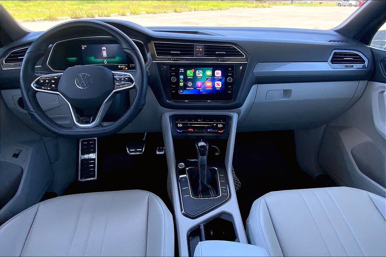 Thumbnail: 2022 Volkswagen Tiguan - 10