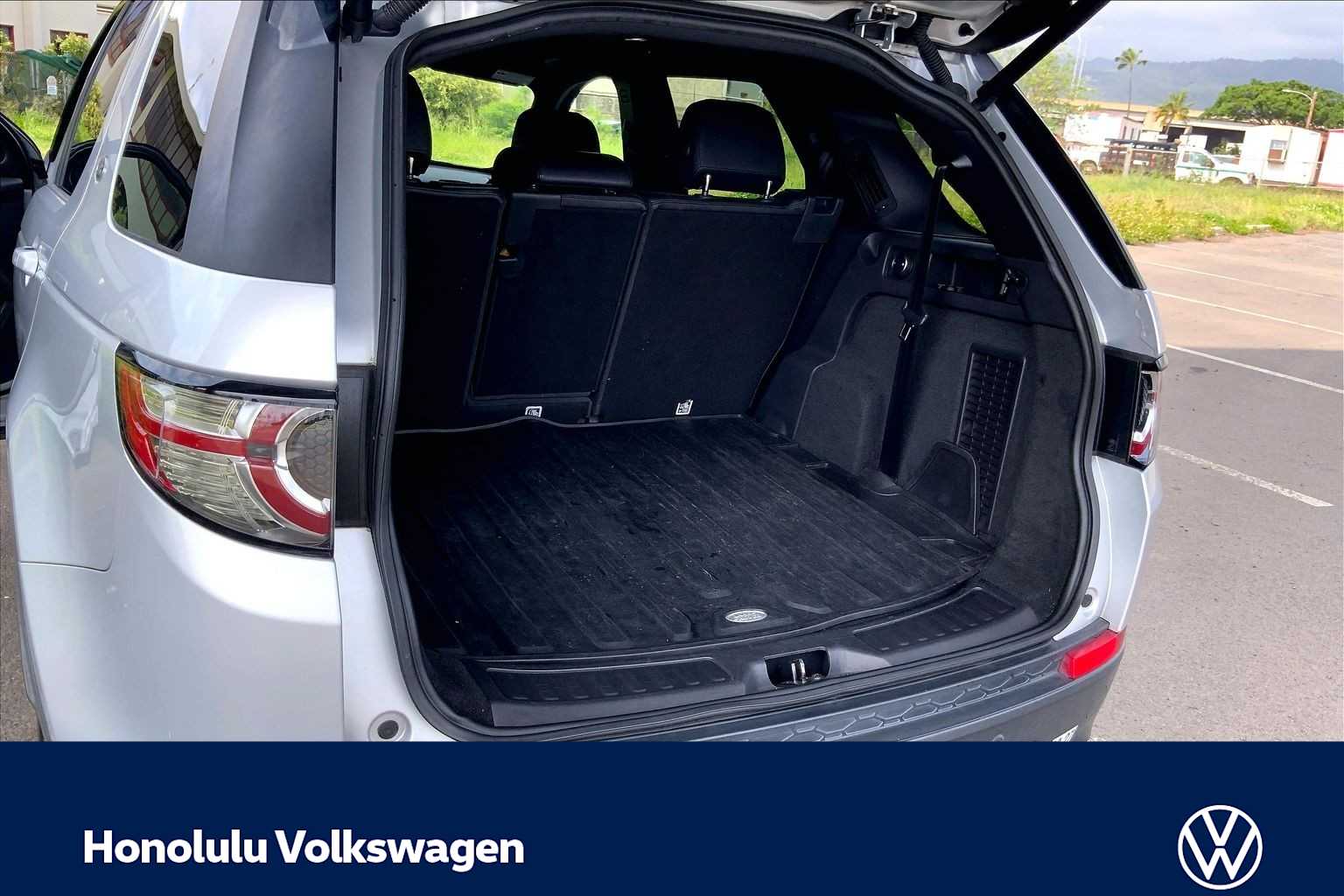 Thumbnail: 2016 Land Rover Discovery Sport - 18