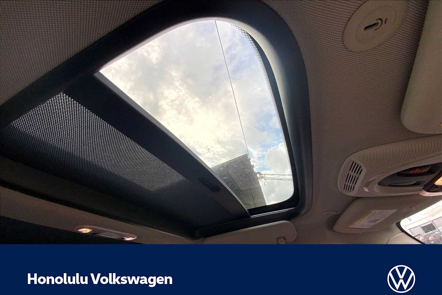 Thumbnail: 2017 MINI Cooper Hardtop - 28