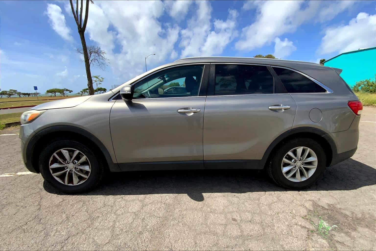 Thumbnail: 2017 Kia Sorento - 3