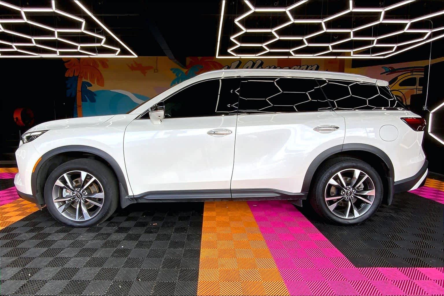 Thumbnail: 2023 INFINITI QX60 - 3