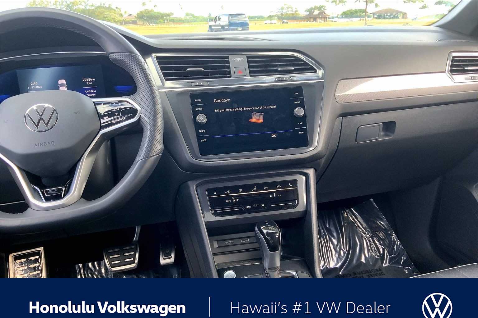 Thumbnail: 2022 Volkswagen Tiguan - 14