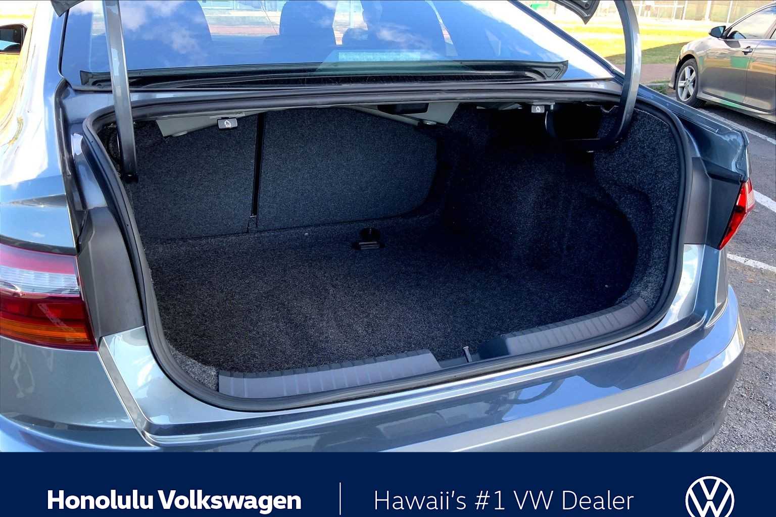 Thumbnail: 2019 Volkswagen Jetta - 17