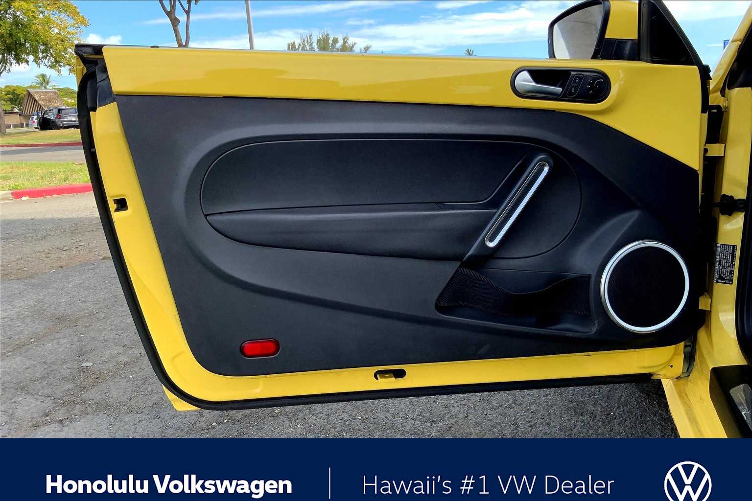 Thumbnail: 2013 Volkswagen Beetle - 24