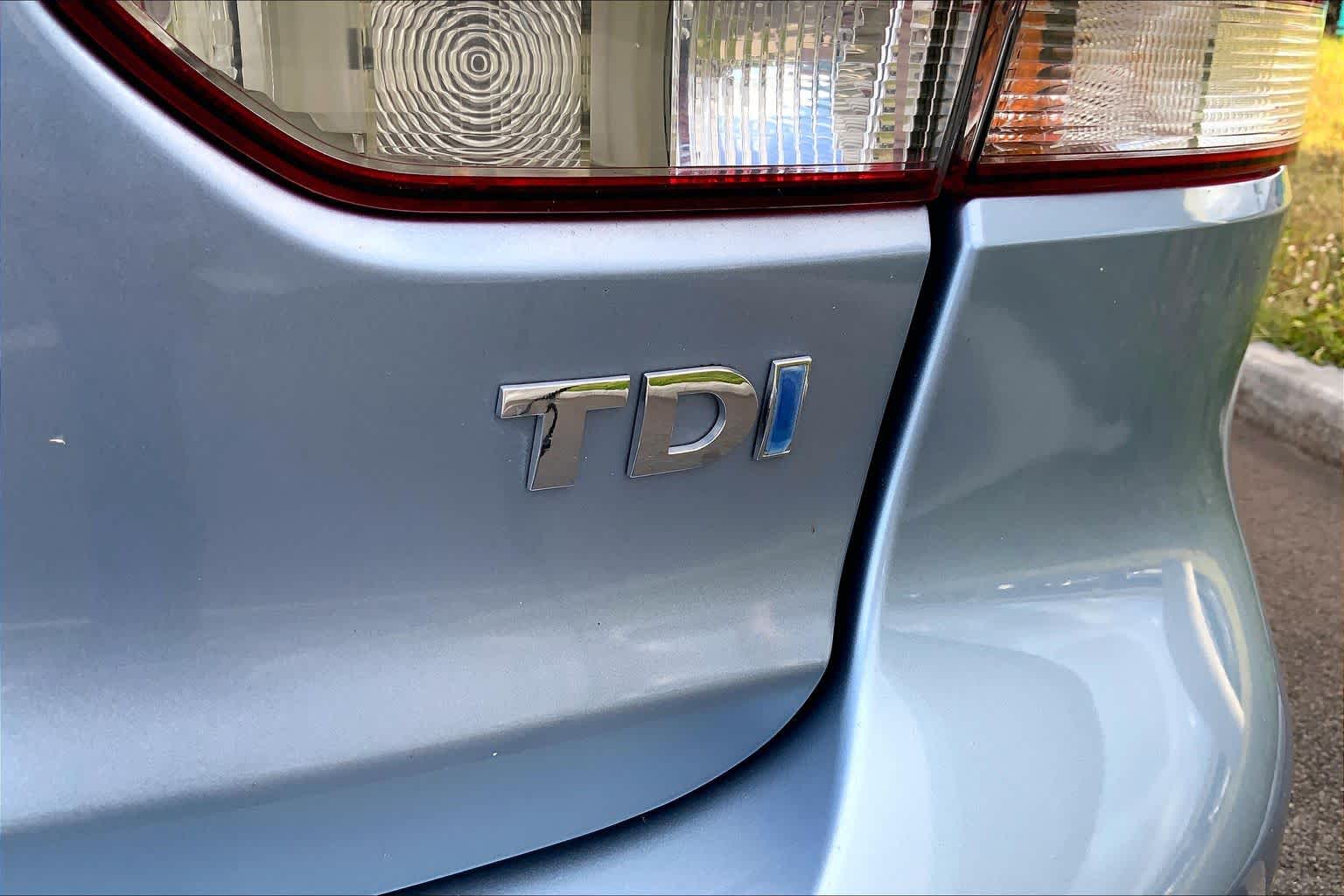 Thumbnail: 2011 Volkswagen Golf - 7