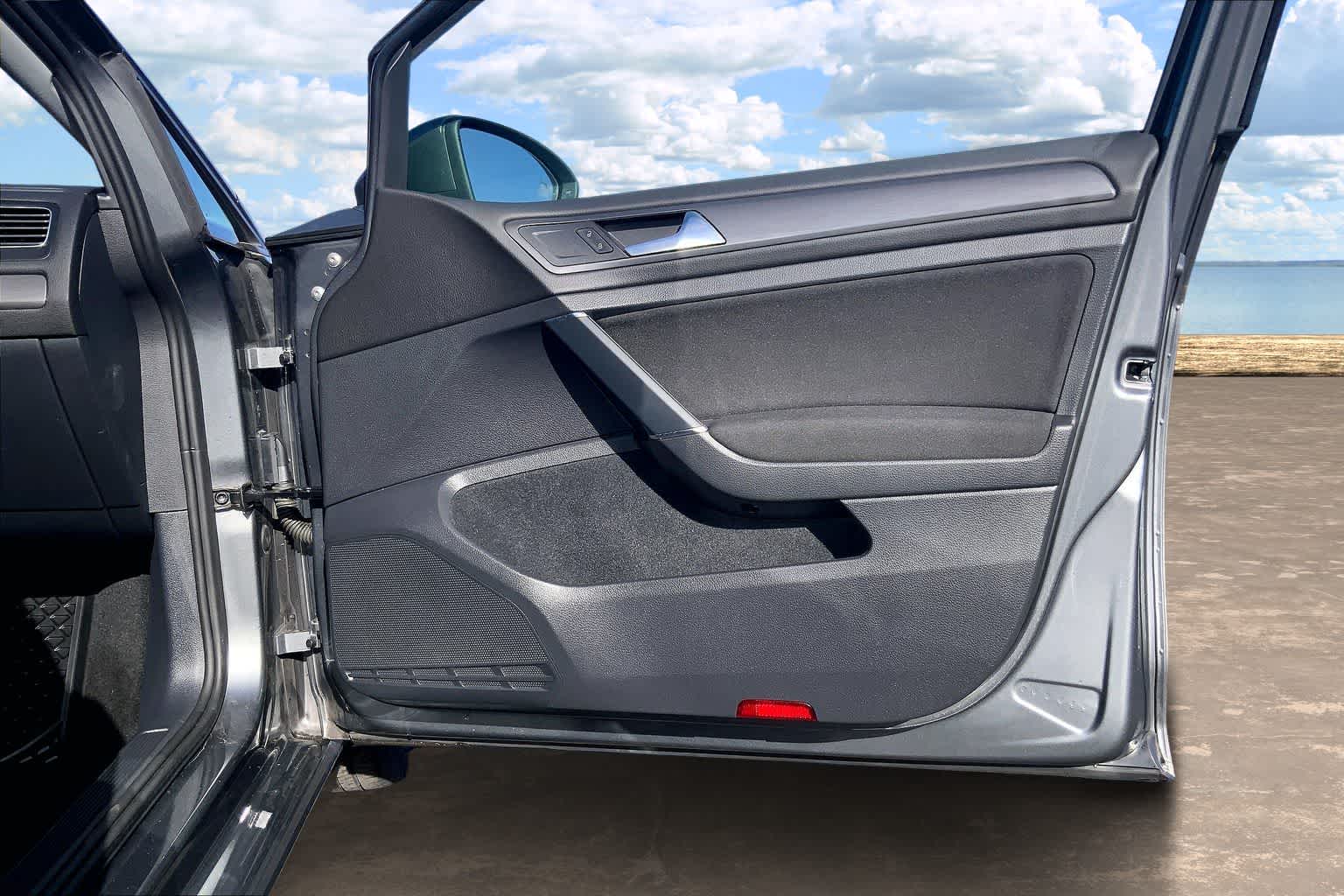 2019 Volkswagen e-Golf e-Golf SE - Photo 28