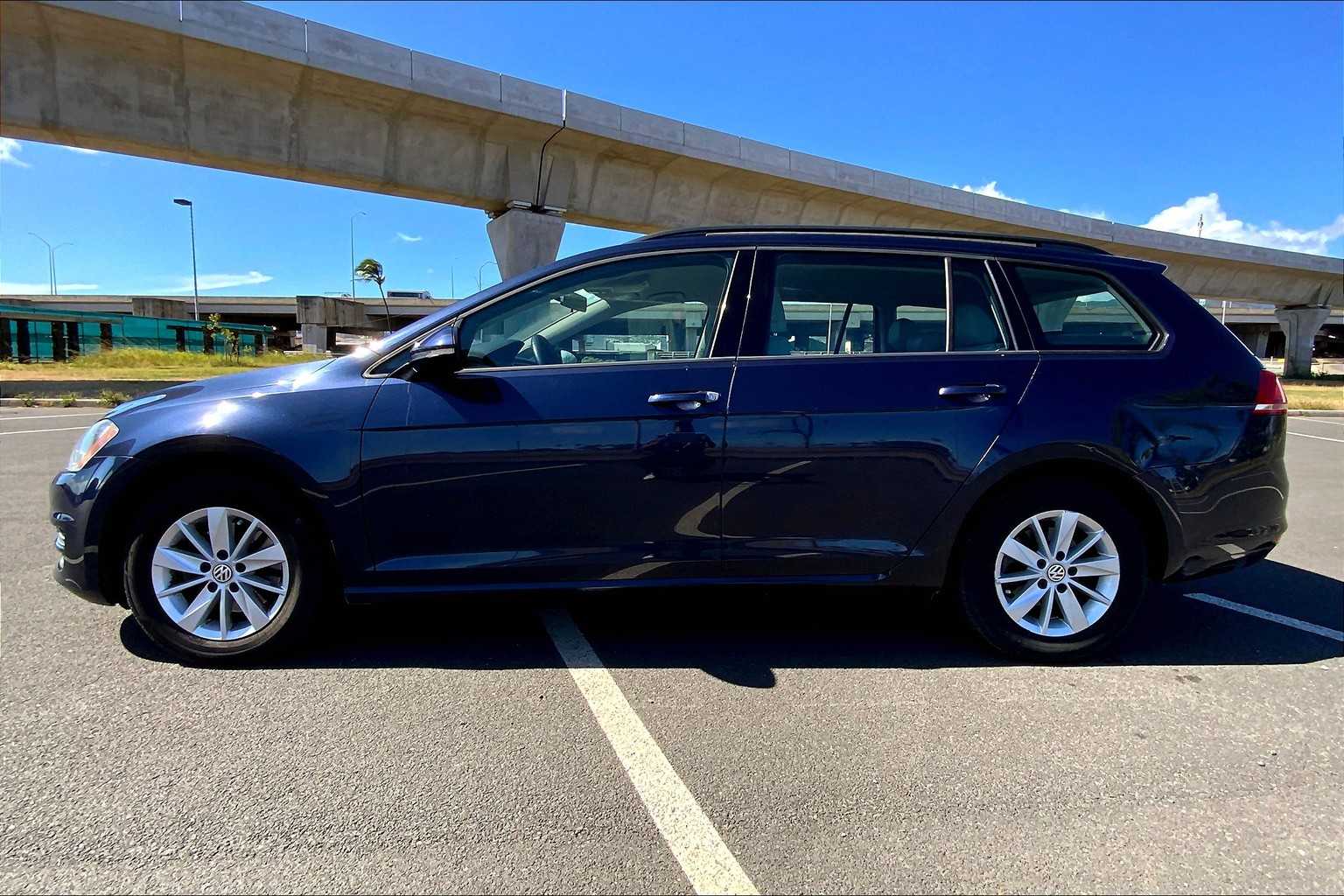 Thumbnail: 2015 Volkswagen e-Golf - 3