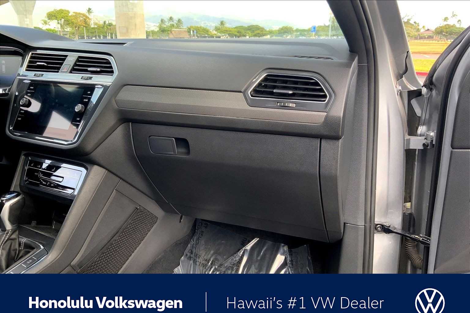 Thumbnail: 2022 Volkswagen Tiguan - 22