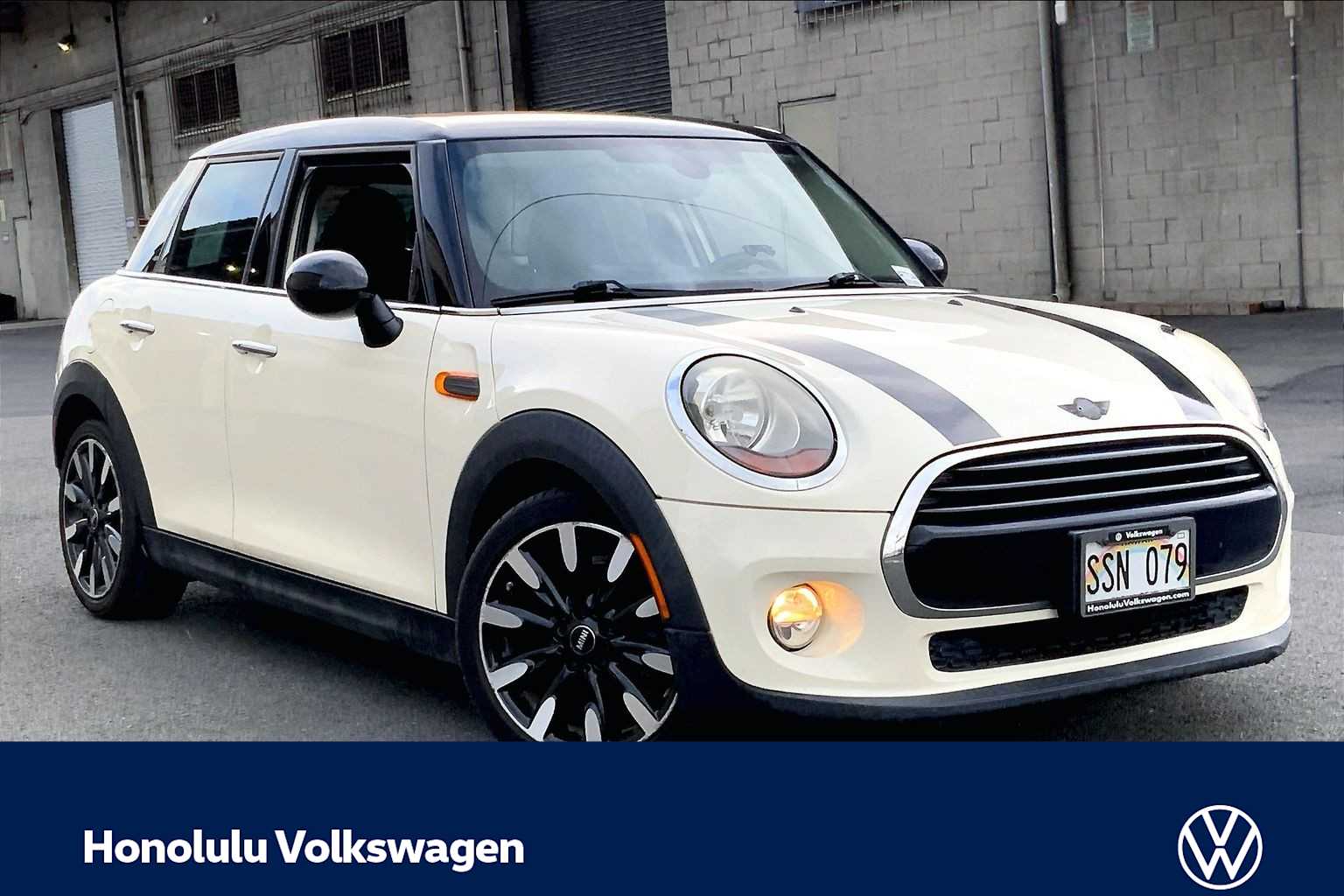 Thumbnail: 2017 MINI Cooper Hardtop - 20