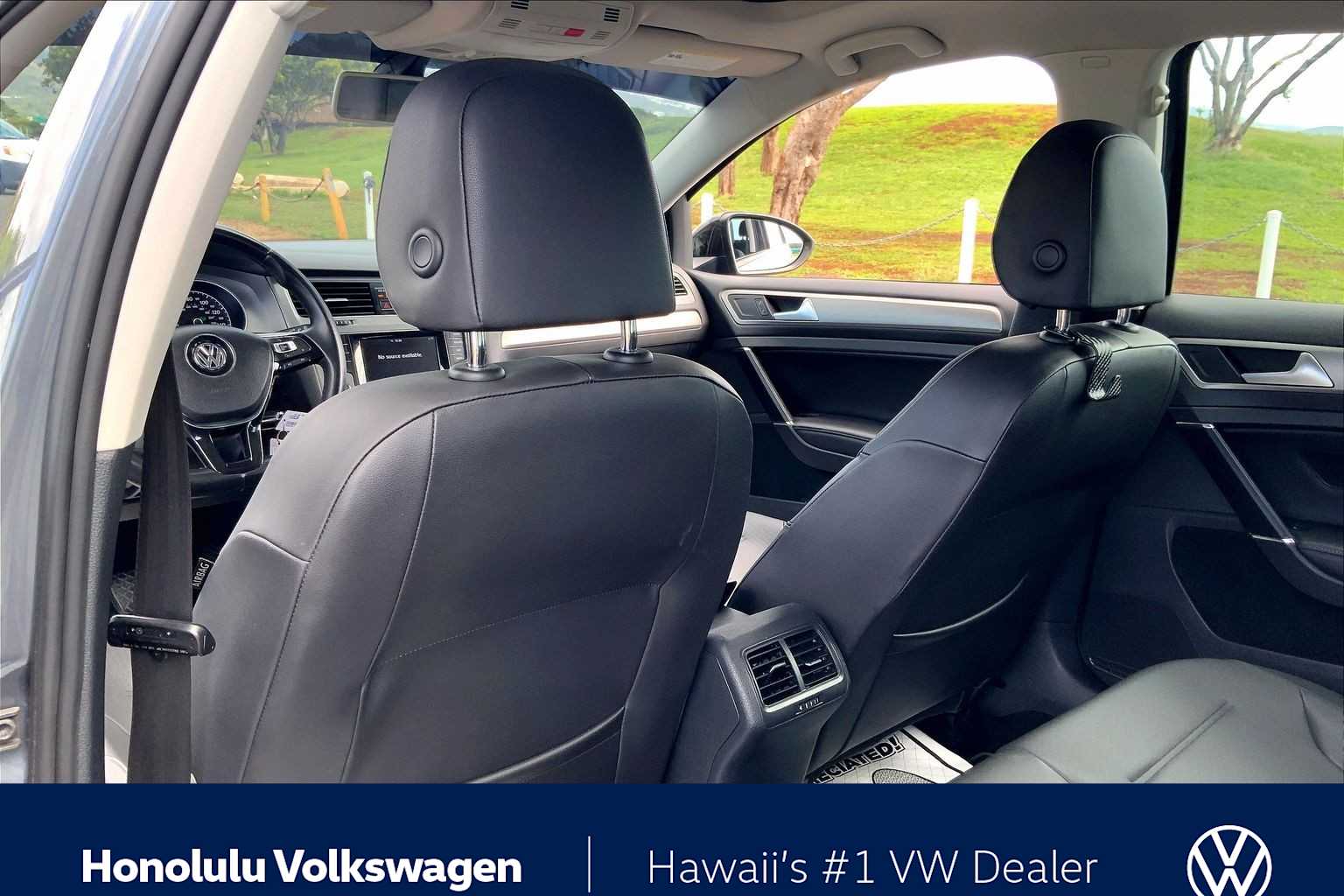 Thumbnail: 2015 Volkswagen Golf - 11