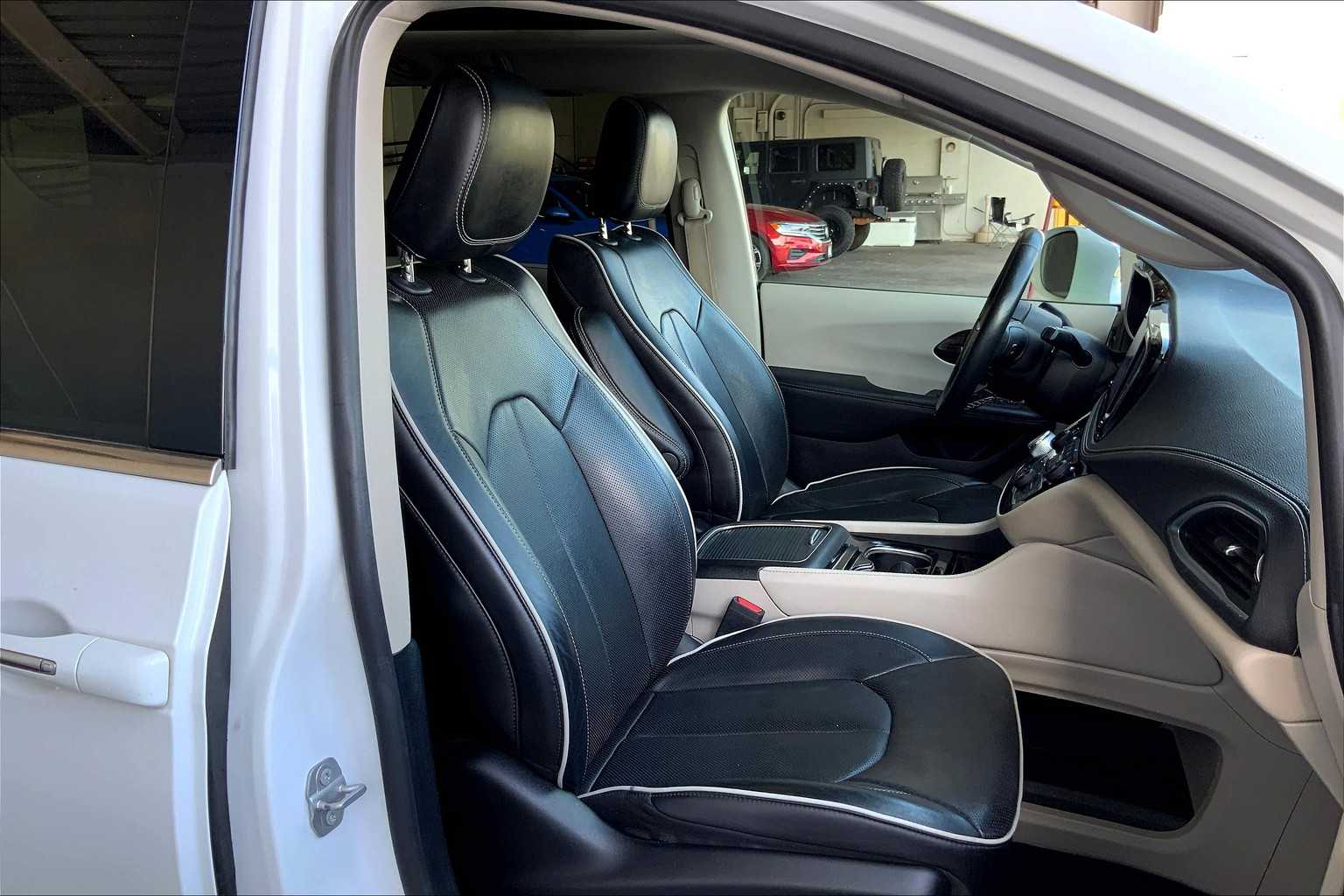 2022 Chrysler Pacifica Limited 12