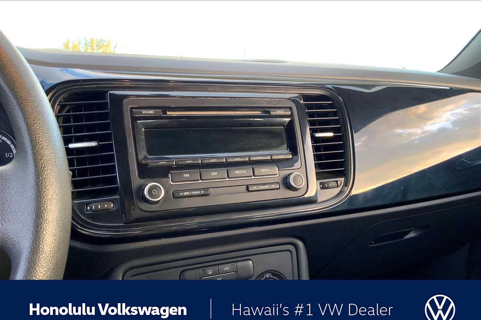 Thumbnail: 2013 Volkswagen Beetle - 24