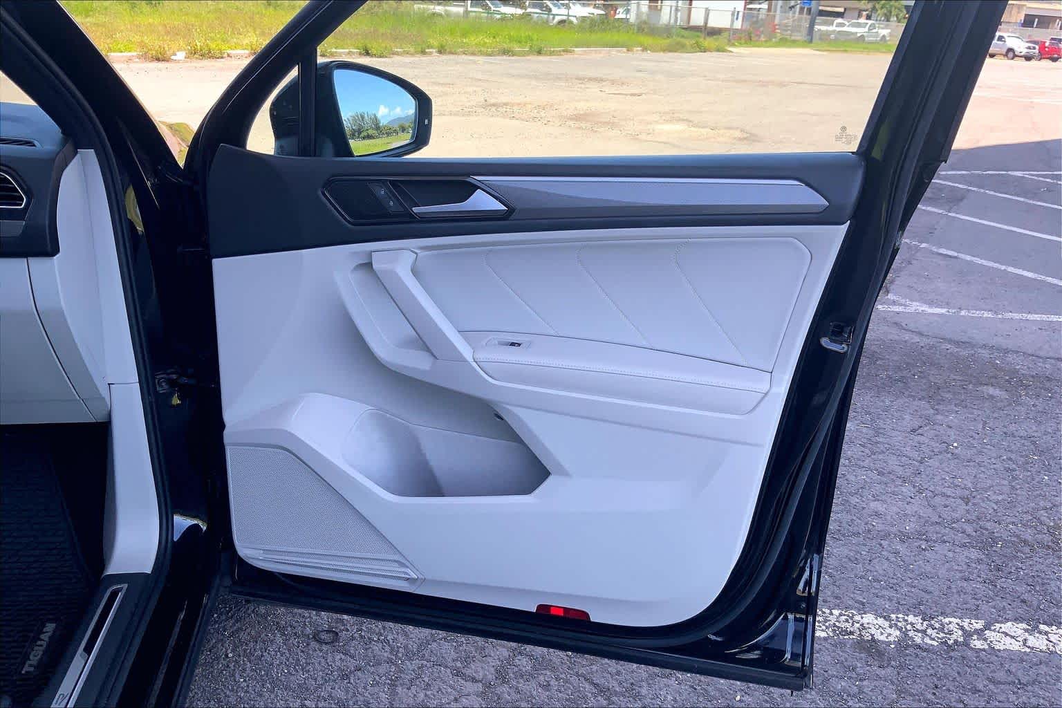 Thumbnail: 2022 Volkswagen Tiguan - 28