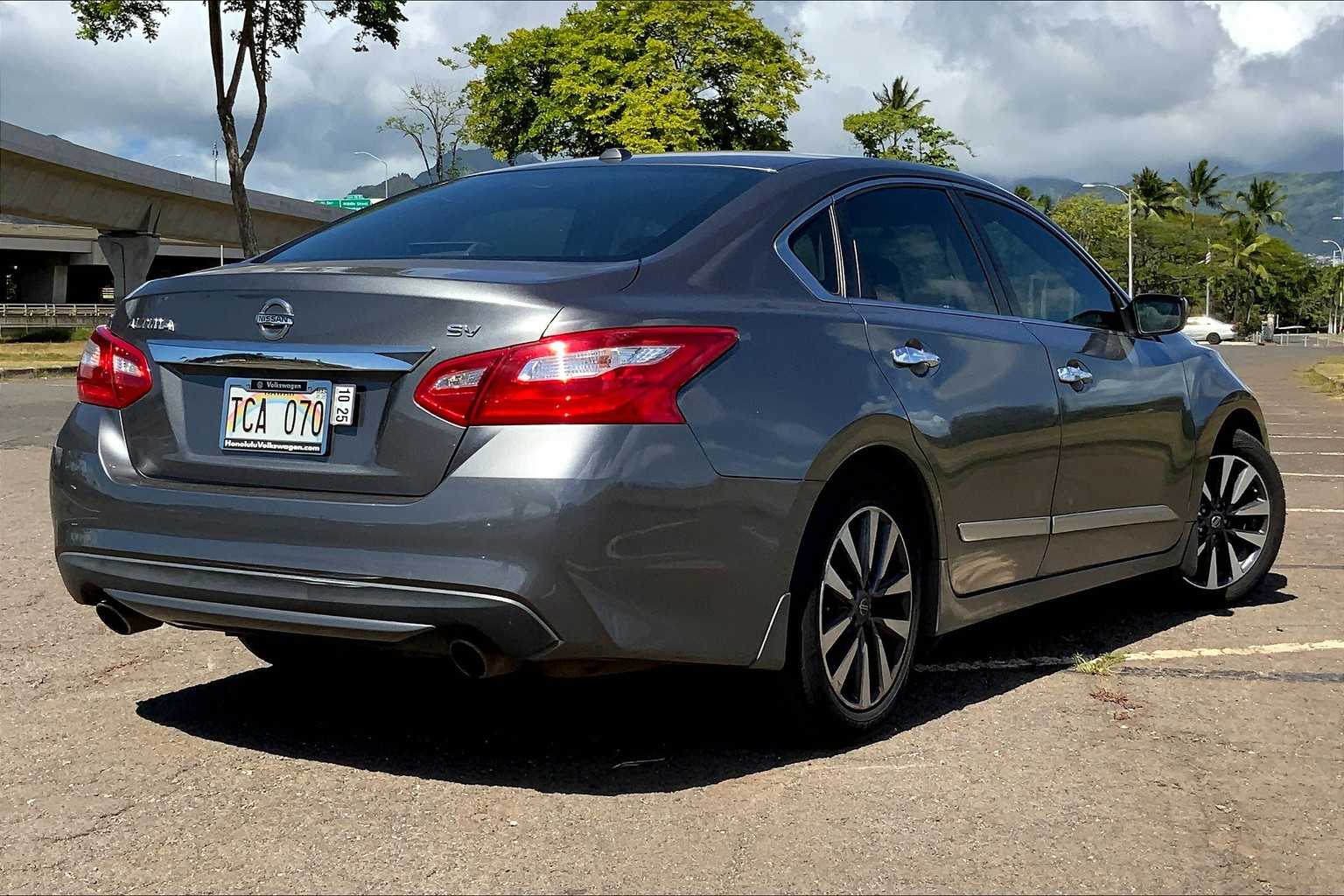 Thumbnail: 2016 Nissan Altima - 21