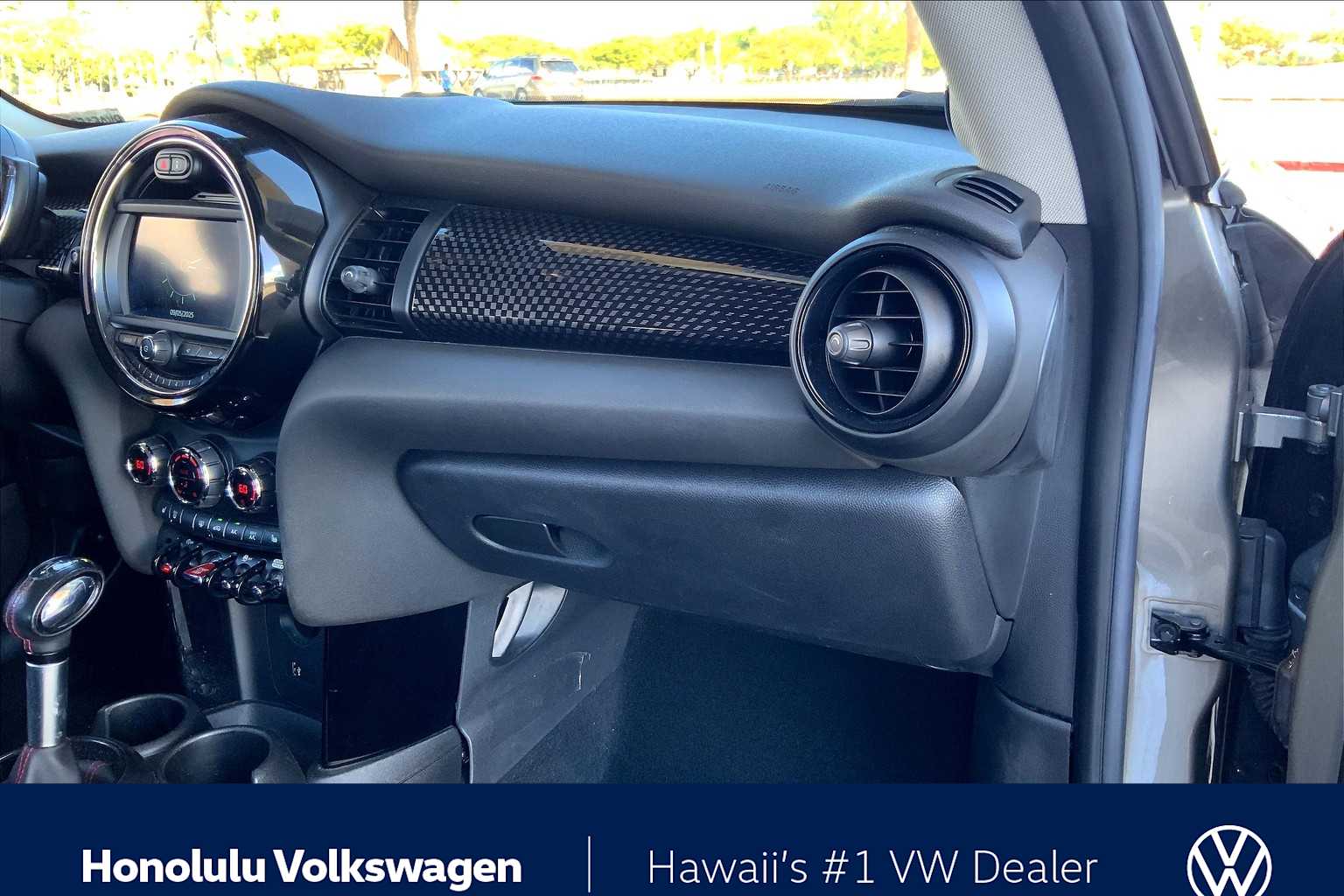 Thumbnail: 2019 MINI Cooper Hardtop - 21