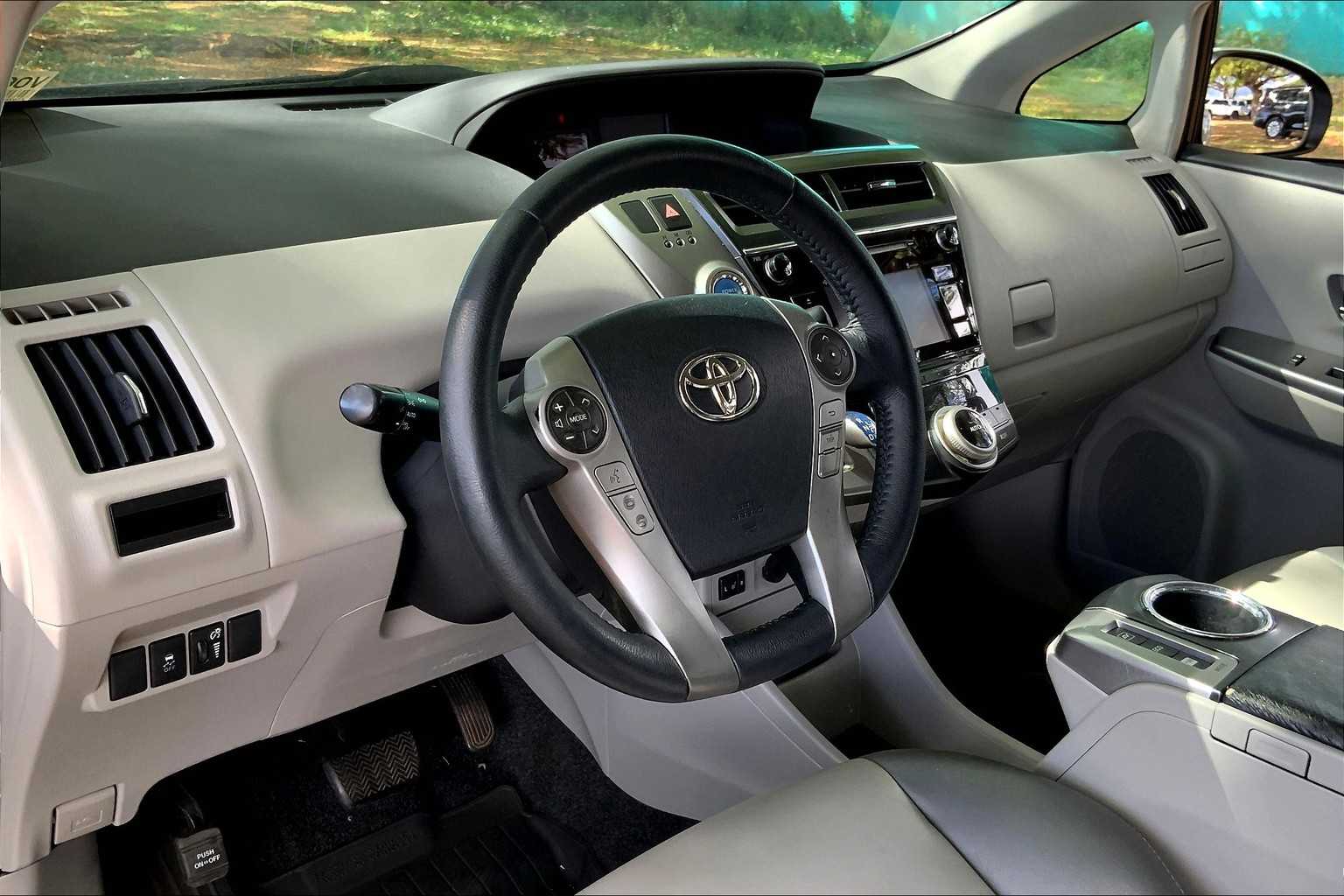 Used 2017 Toyota Prius v Five with VIN JTDZN3EU3HJ069406 for sale in Honolulu, HI