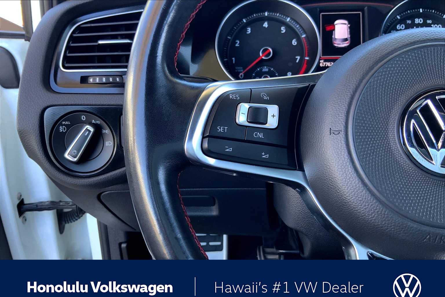 Thumbnail: 2017 Volkswagen Golf - 23