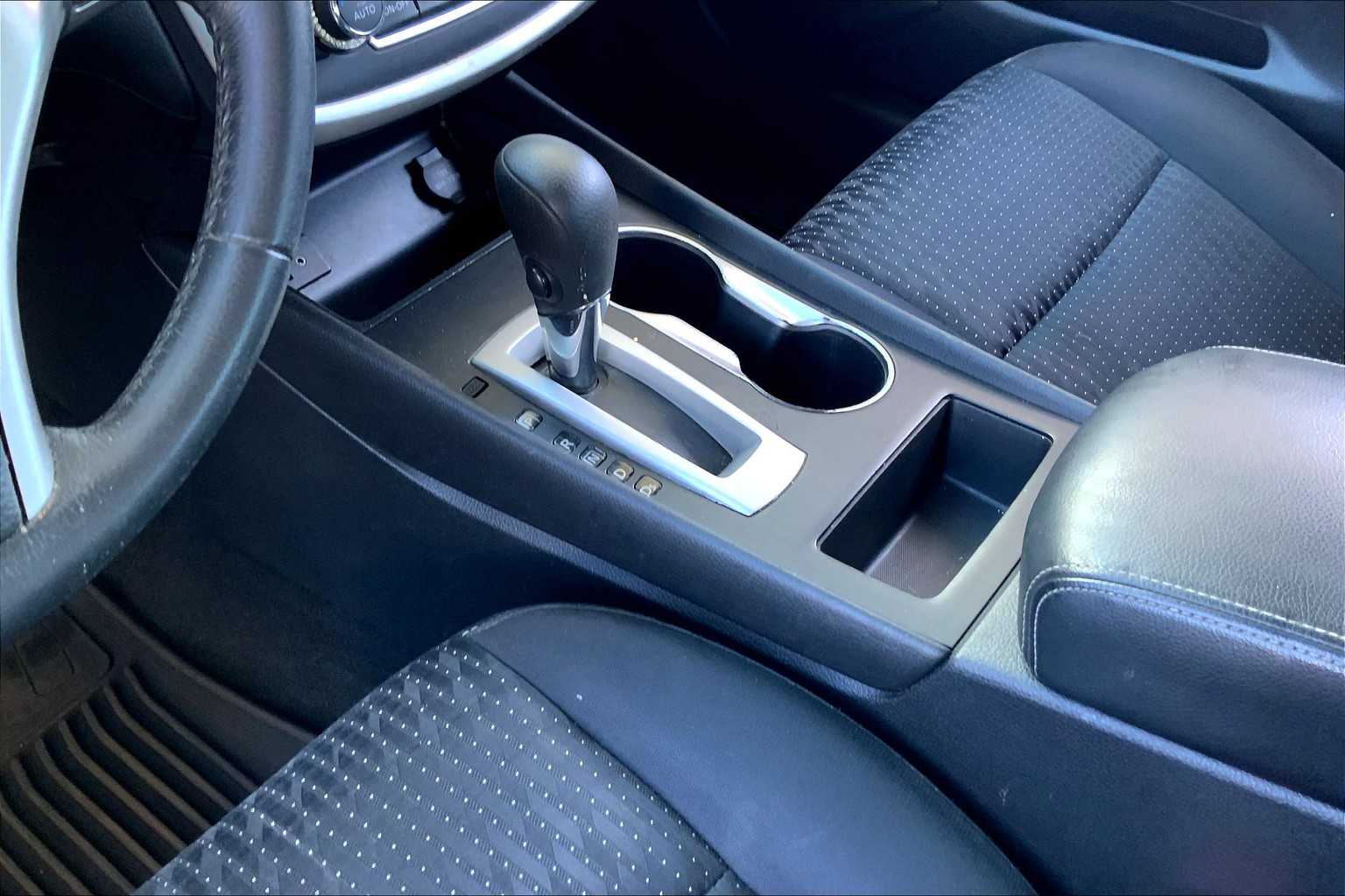 Thumbnail: 2016 Nissan Altima - 15