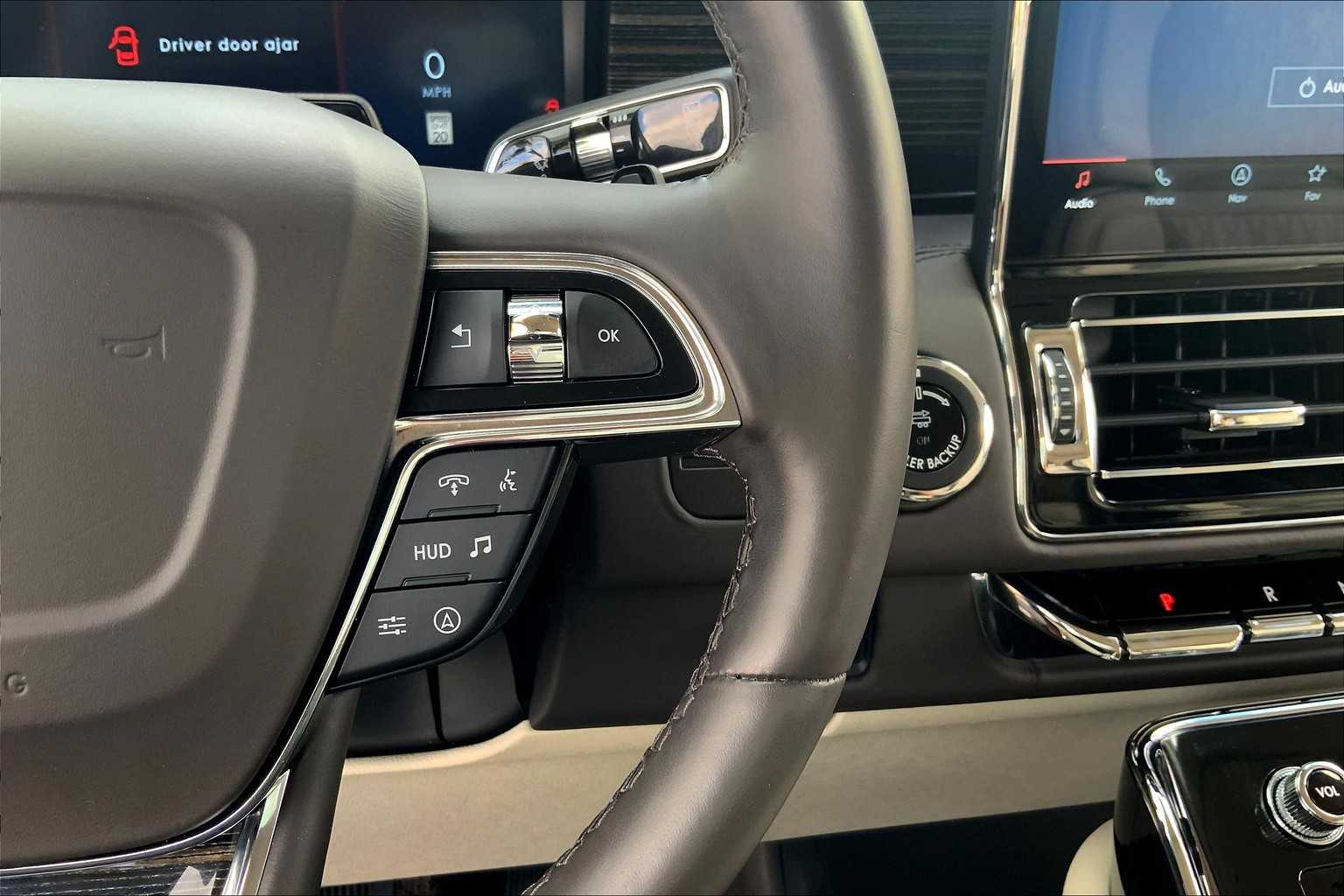 Thumbnail: 2022 Lincoln Navigator - 24