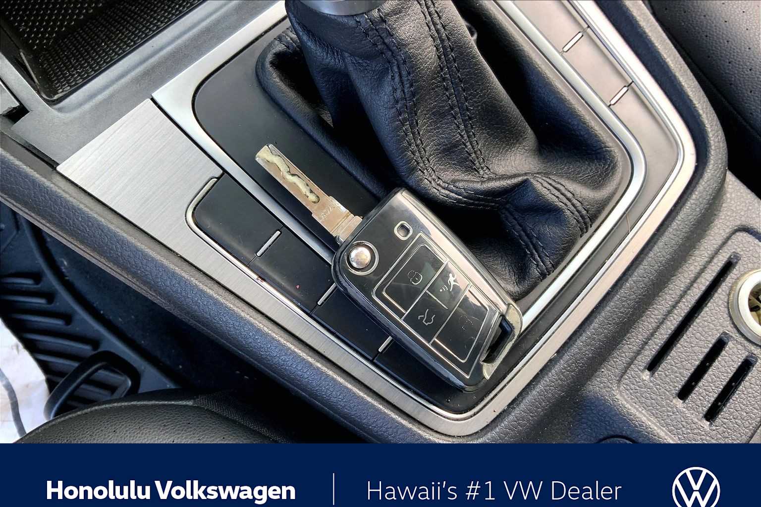 Thumbnail: 2015 Volkswagen Golf - 18