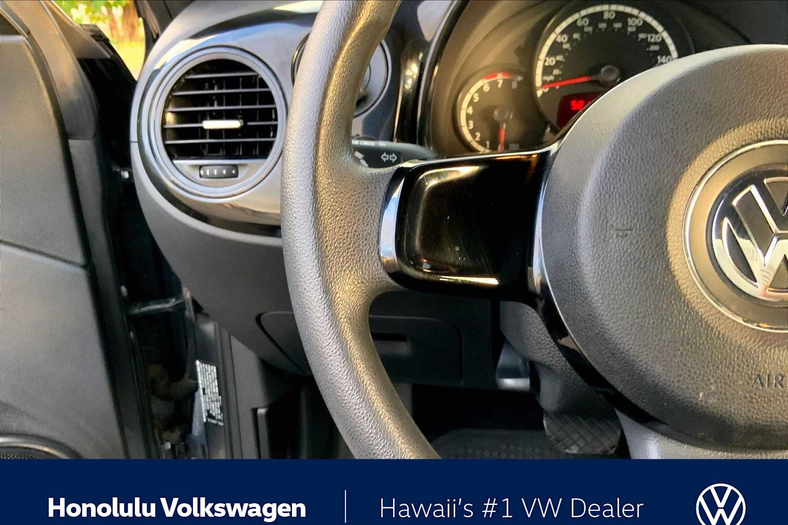 Thumbnail: 2013 Volkswagen Beetle - 22