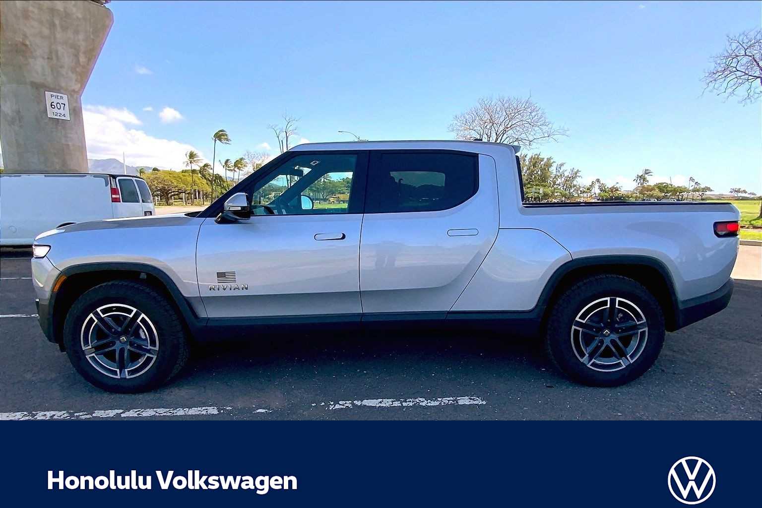 Thumbnail: 2026 Rivian R1T - 3