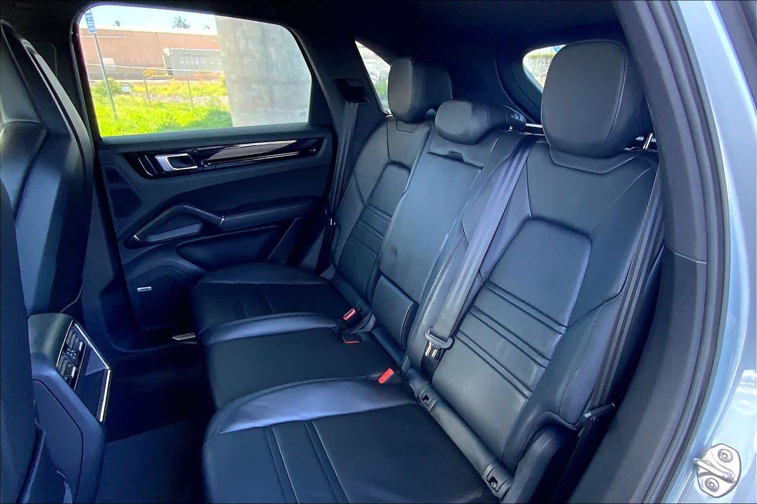 Thumbnail: 2020 Porsche Cayenne - 29