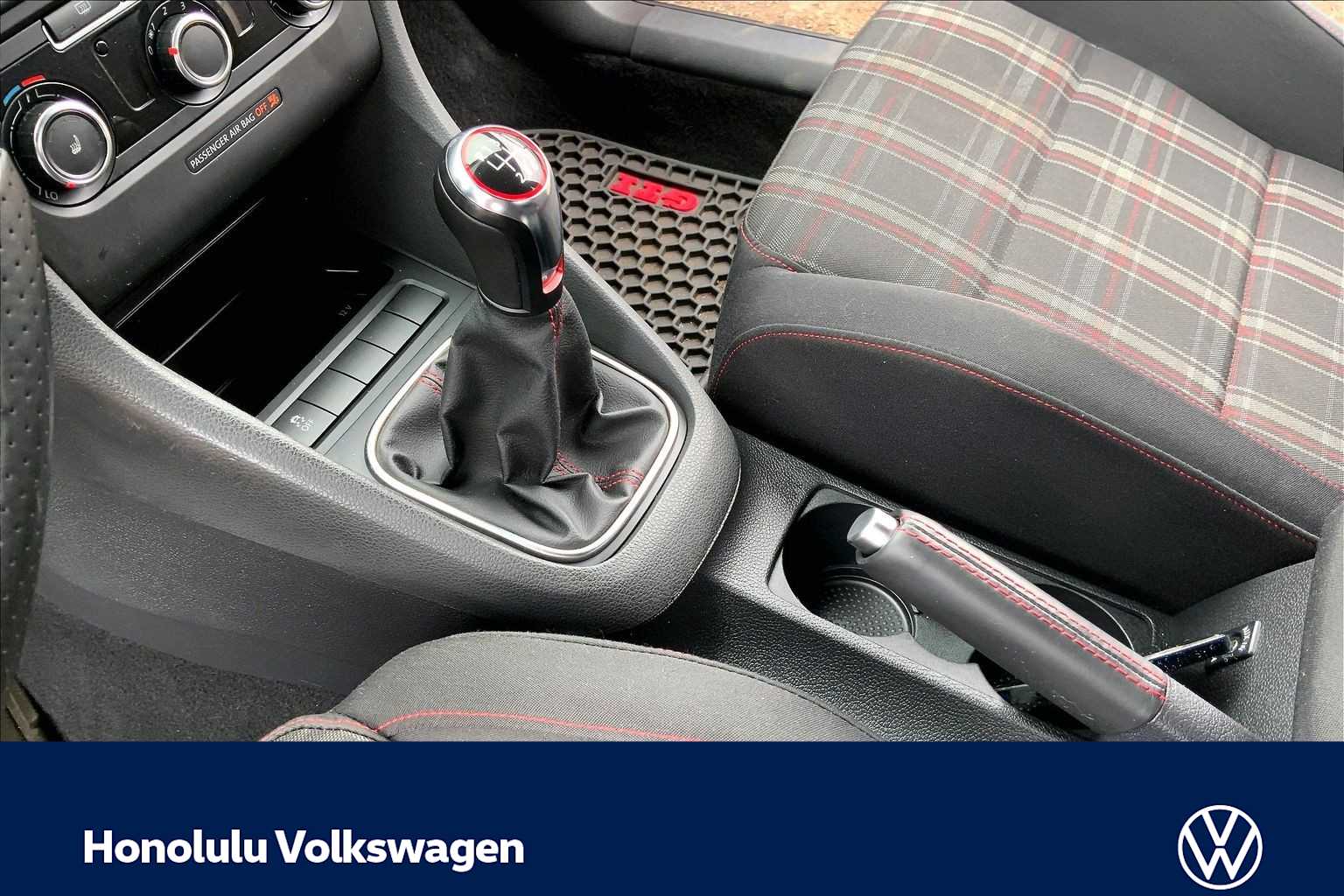 Thumbnail: 2011 Volkswagen Golf - 15