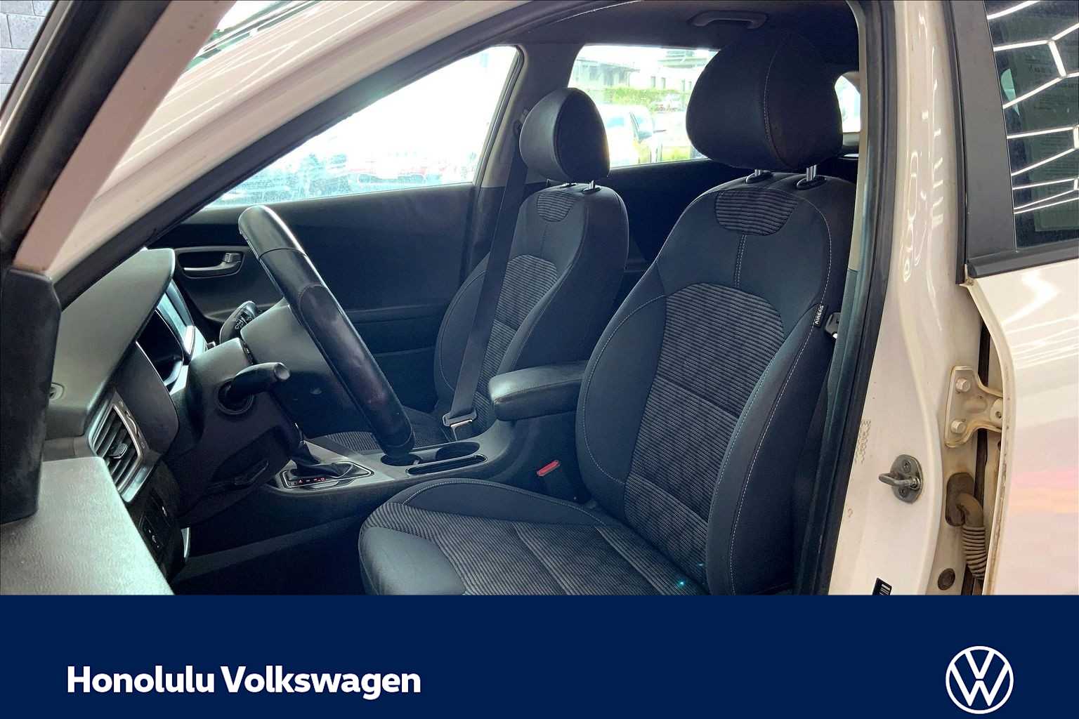 Thumbnail: 2017 Kia Niro - 10