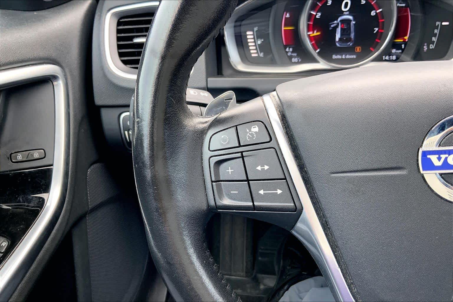 Thumbnail: 2016 Volvo V60 - 24