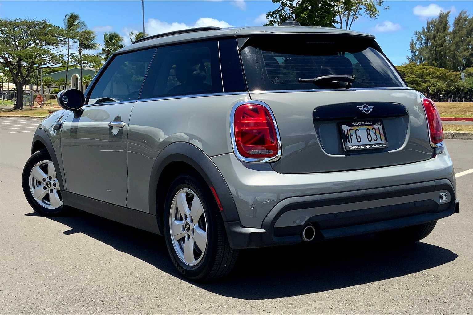 Thumbnail: 2022 MINI Cooper Hardtop - 4