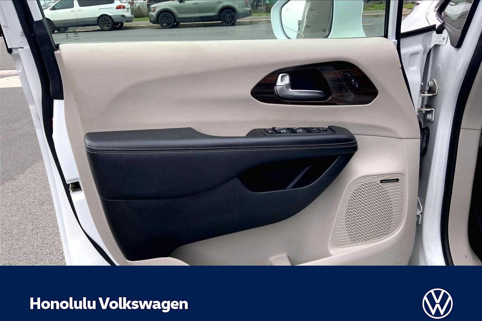 Thumbnail: 2022 Chrysler Pacifica - 26