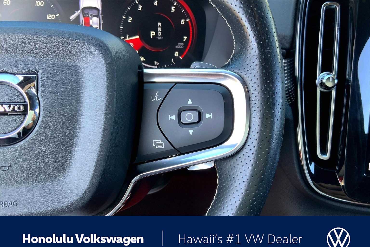 Thumbnail: 2019 Volvo XC40 - 24