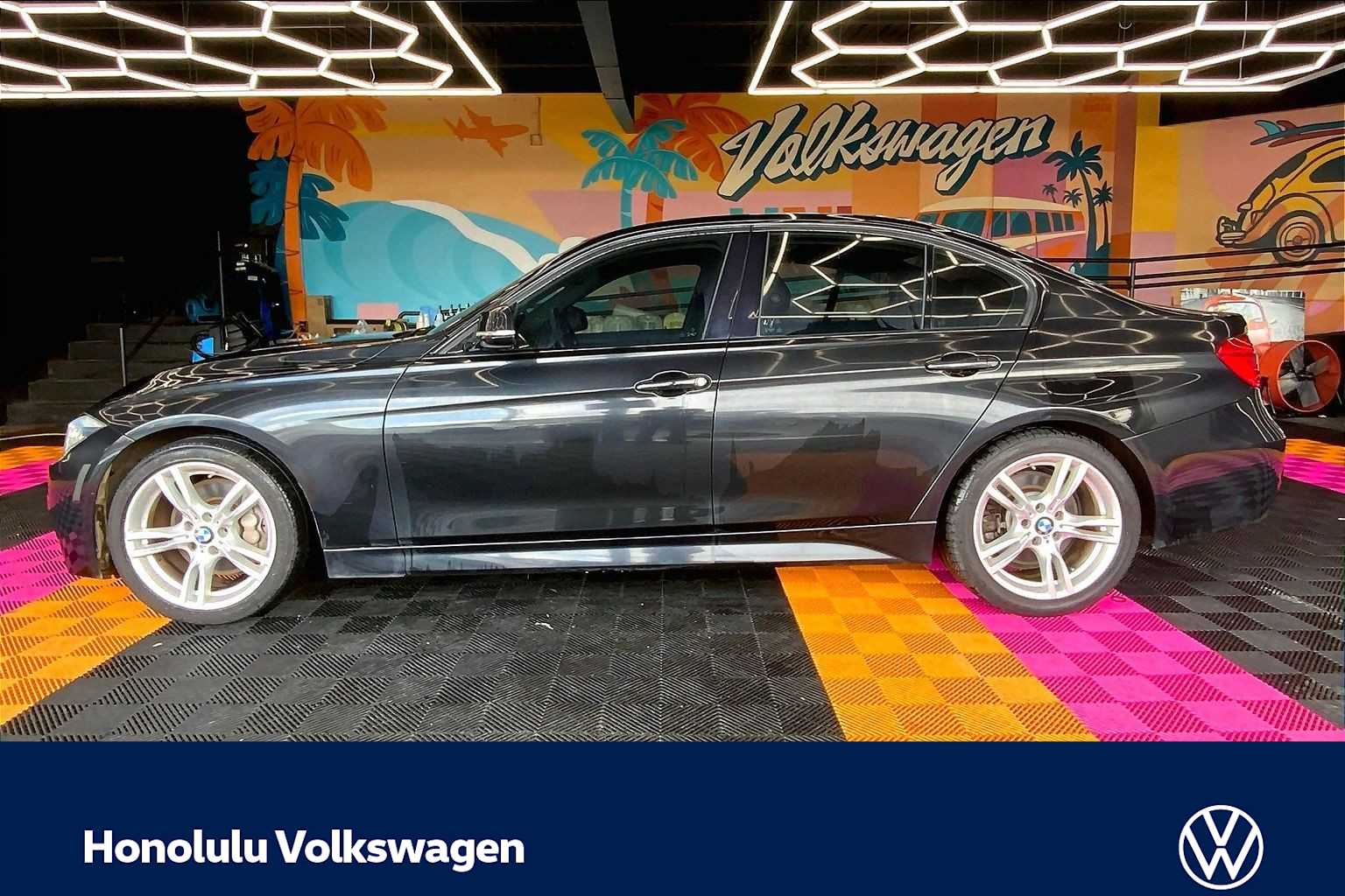 Thumbnail: 2017 BMW 3 Series - 3