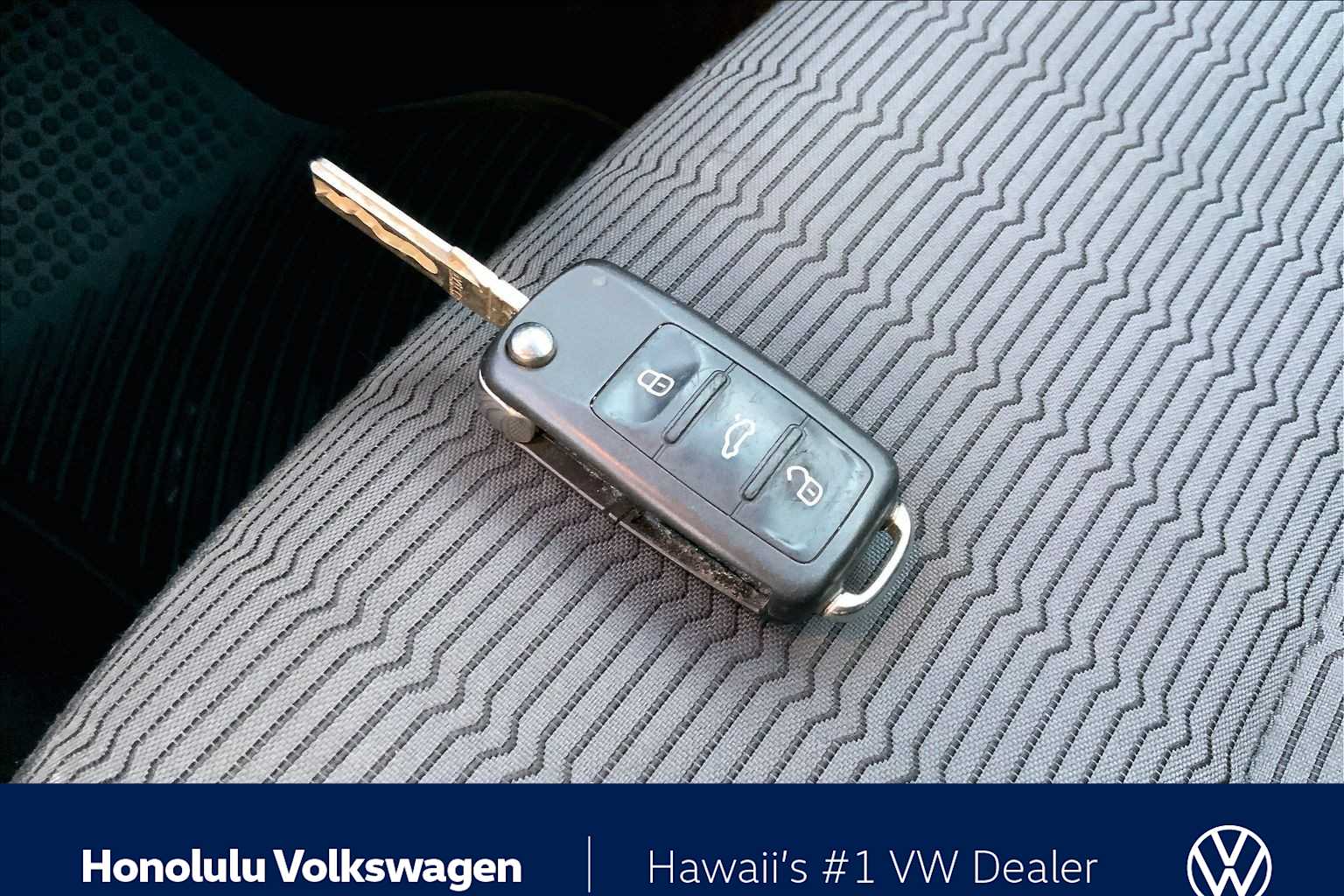 Thumbnail: 2013 Volkswagen Beetle - 17