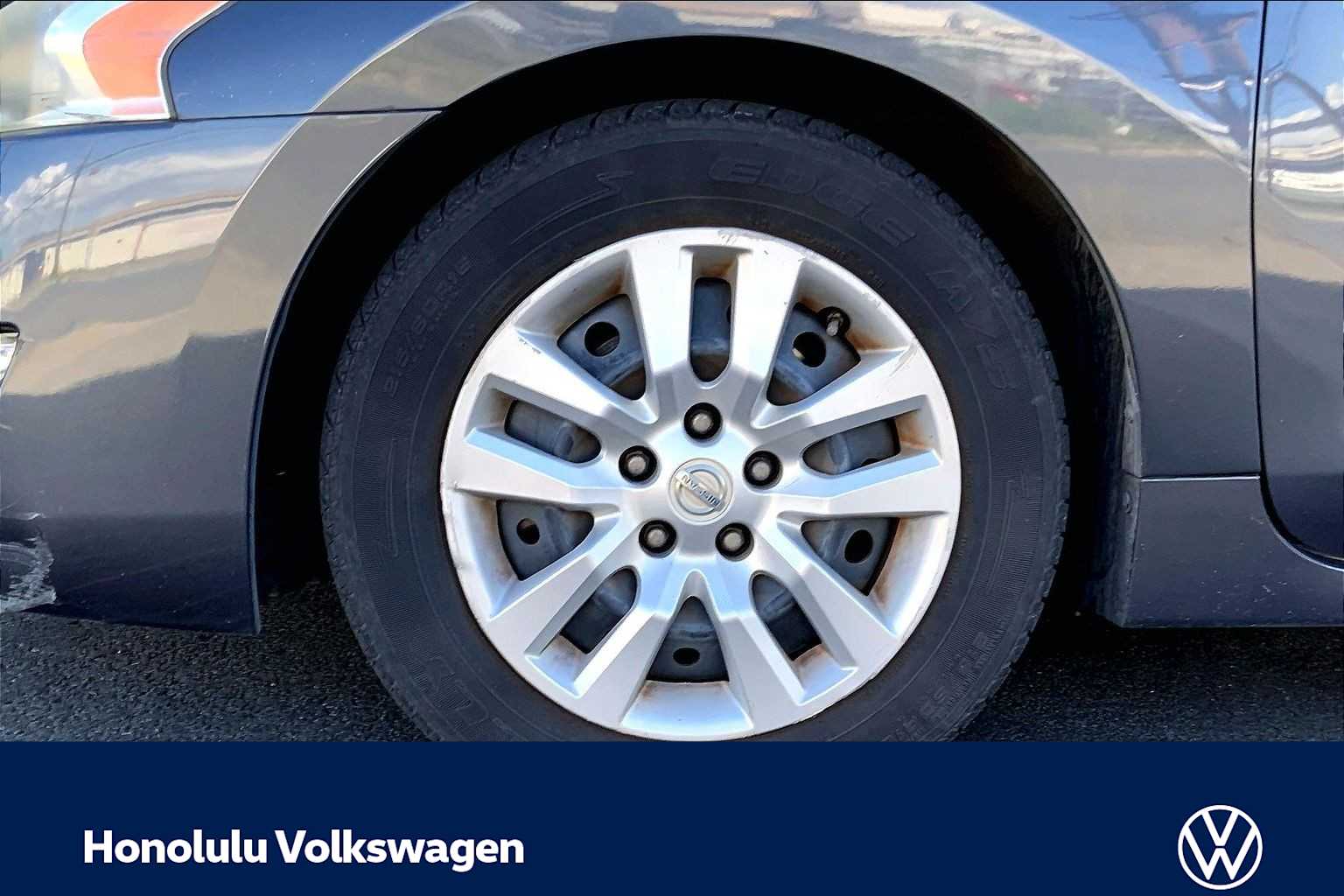 Thumbnail: 2013 Nissan Altima - 8