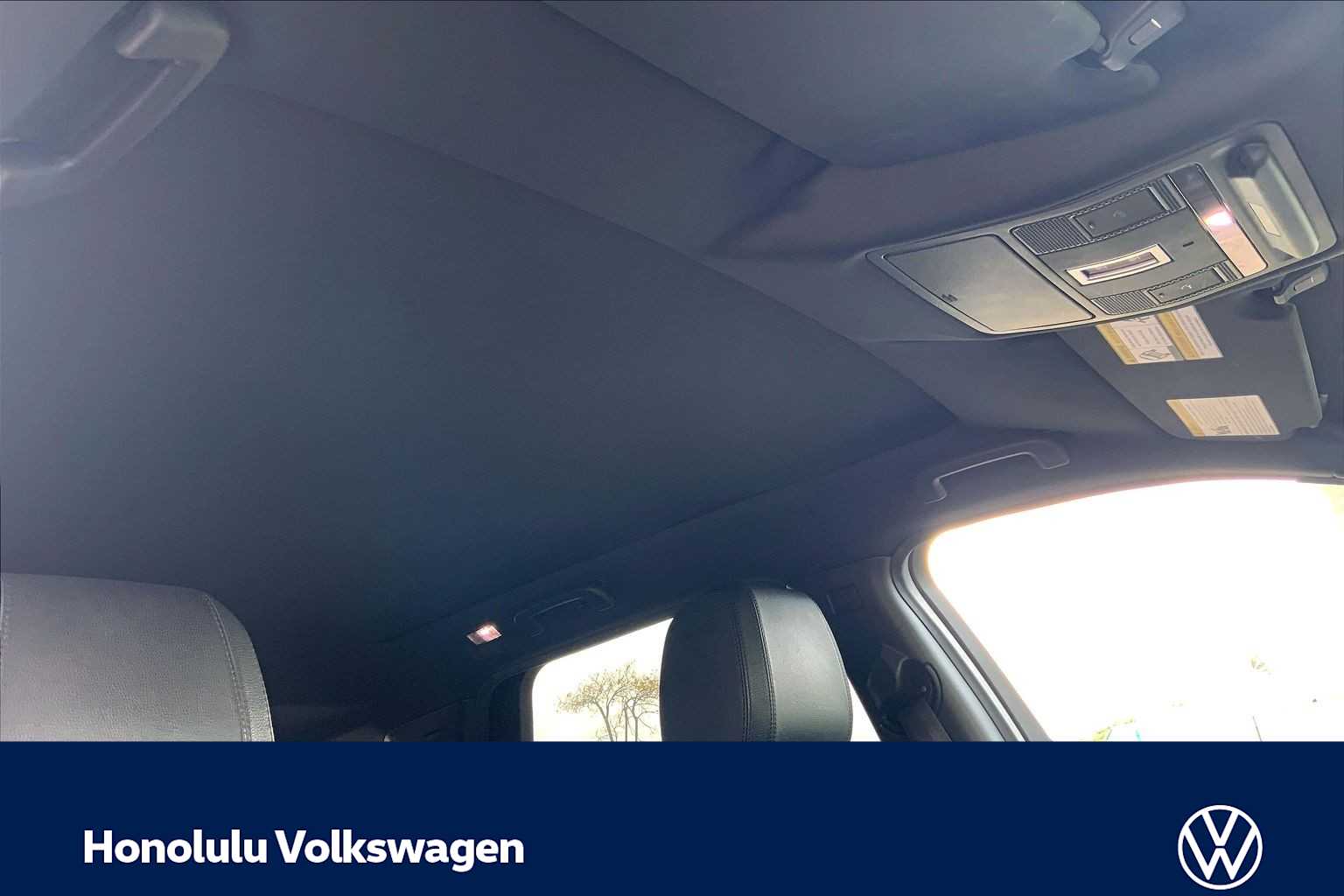 Thumbnail: 2016 Land Rover Discovery Sport - 30