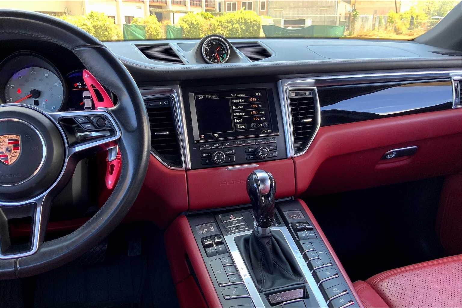 Thumbnail: 2015 Porsche Macan - 14